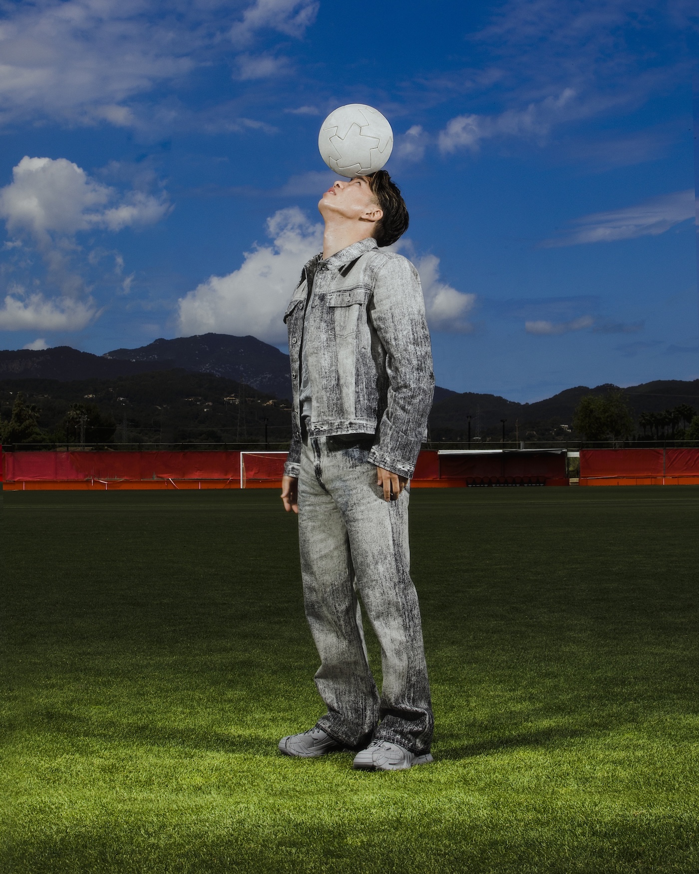 la moda se cruza con el futbol en la ultima campana de camperlab 25gramos 5