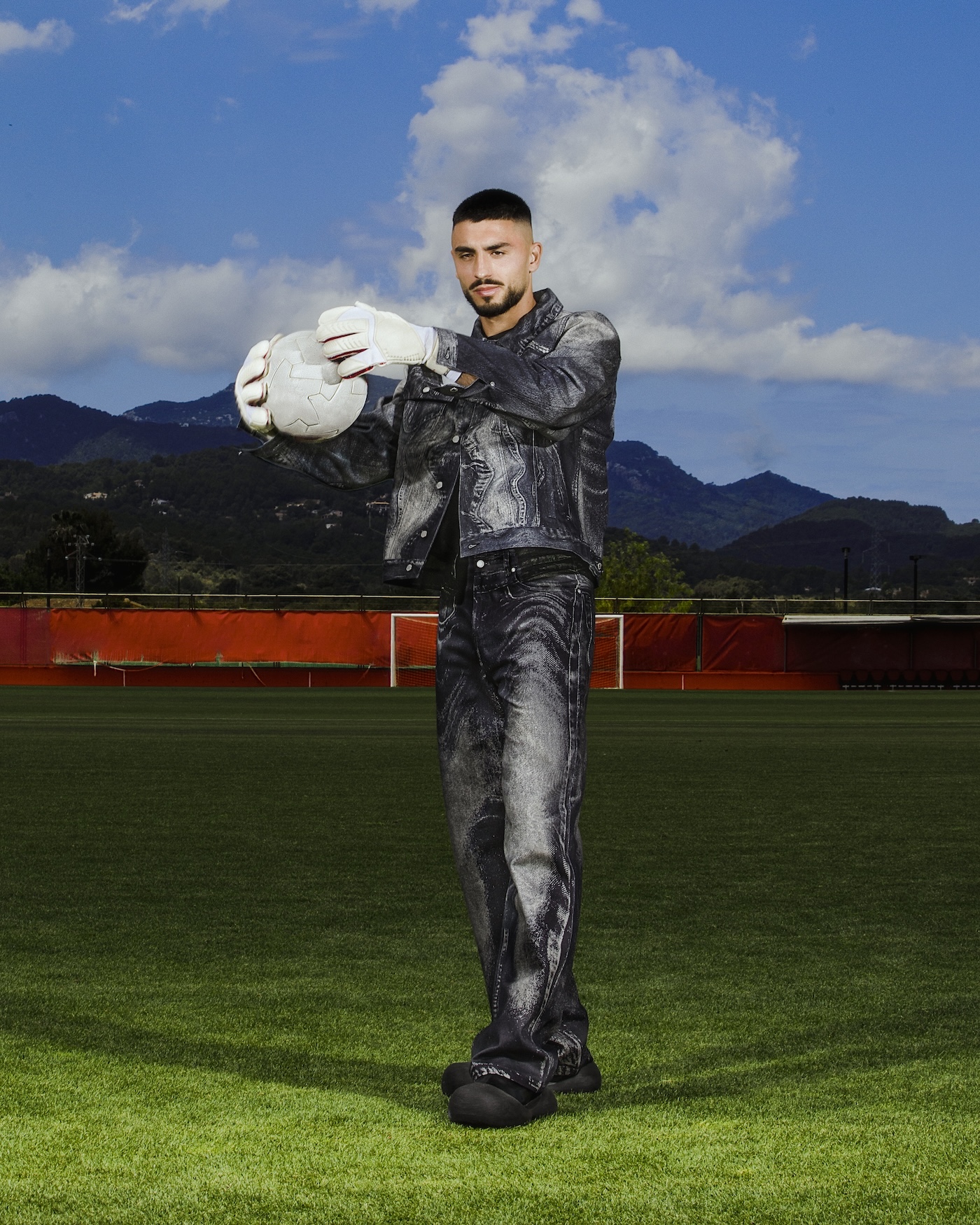 la moda se cruza con el futbol en la ultima campana de camperlab 25gramos 6