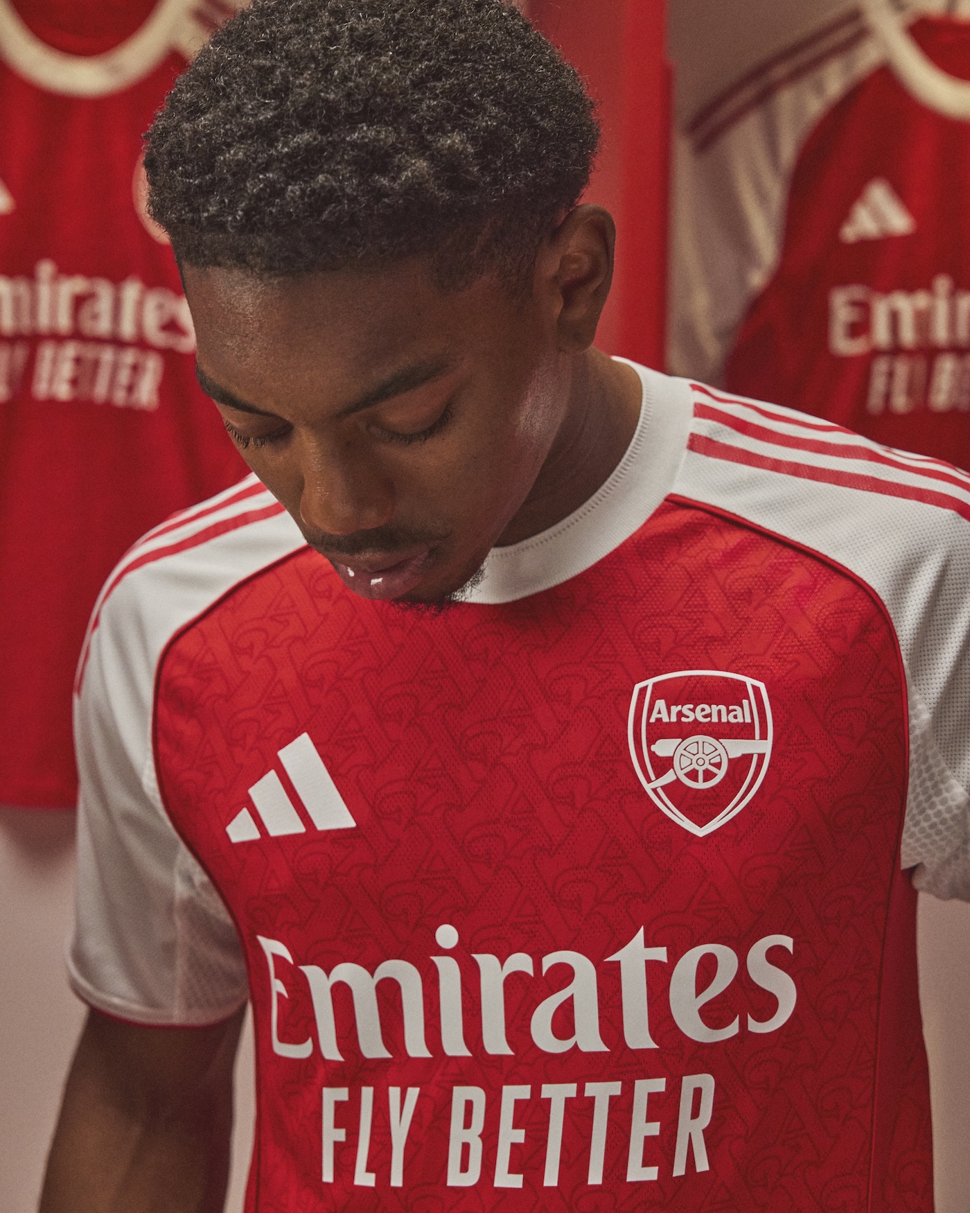 la nueva equipacion del arsenal es la reinterpretacion contemporanea de un simbolo clasico 25gramos 4