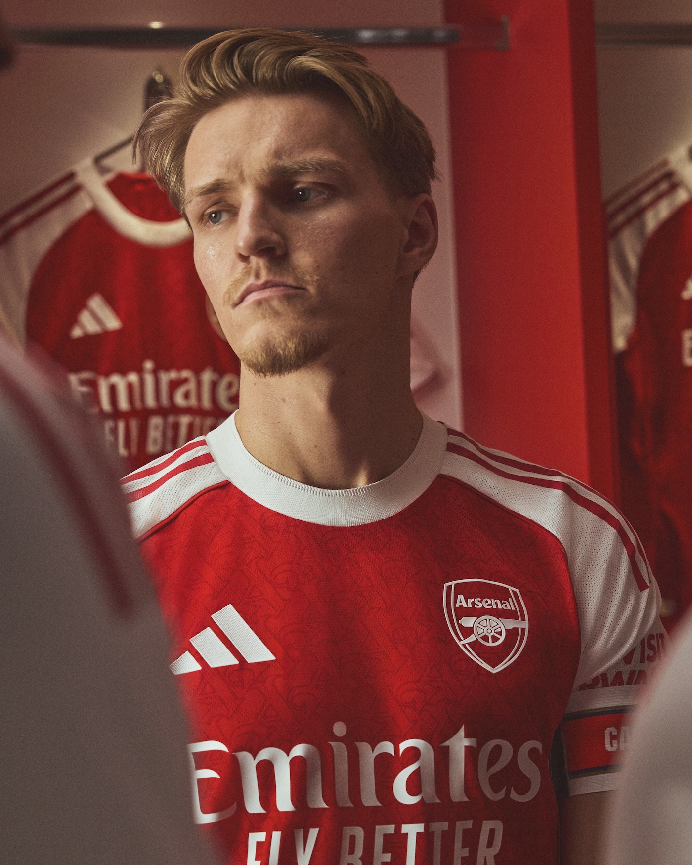 la nueva equipacion del arsenal es la reinterpretacion contemporanea de un simbolo clasico 25gramos 5