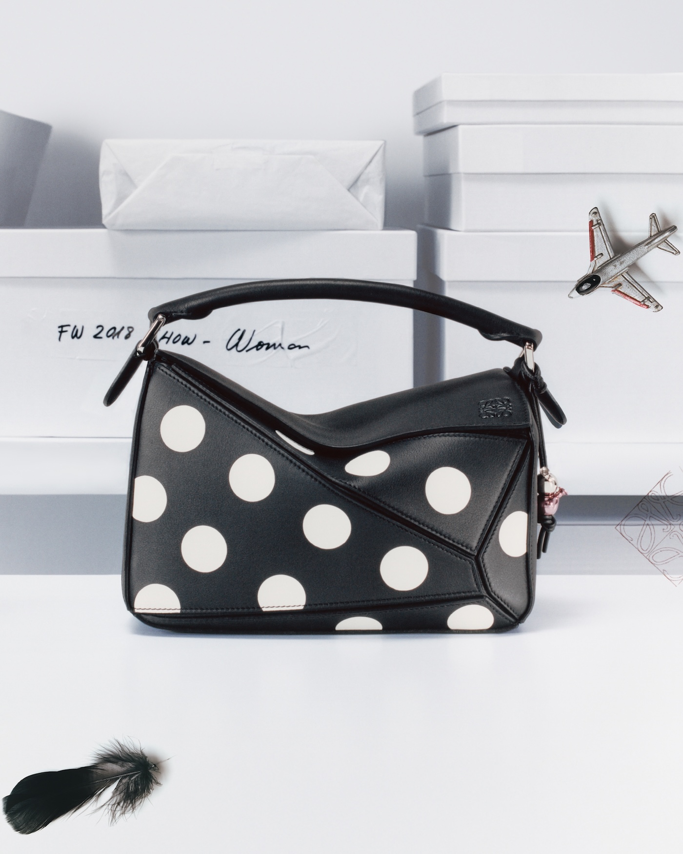 loewe celebra una decada del puzzle con una coleccion de edicion limitada 25gramos 5