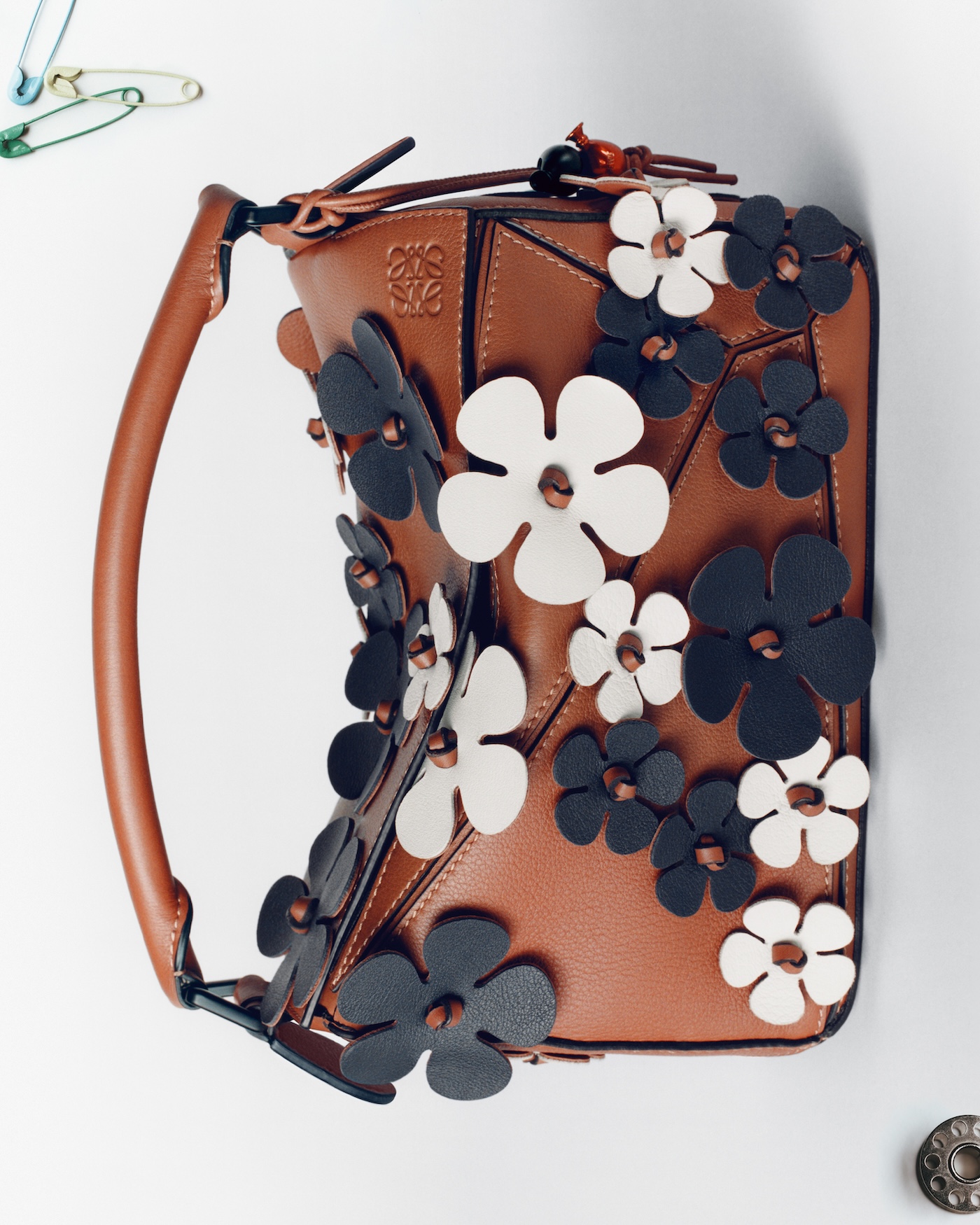 loewe celebra una decada del puzzle con una coleccion de edicion limitada 25gramos 6