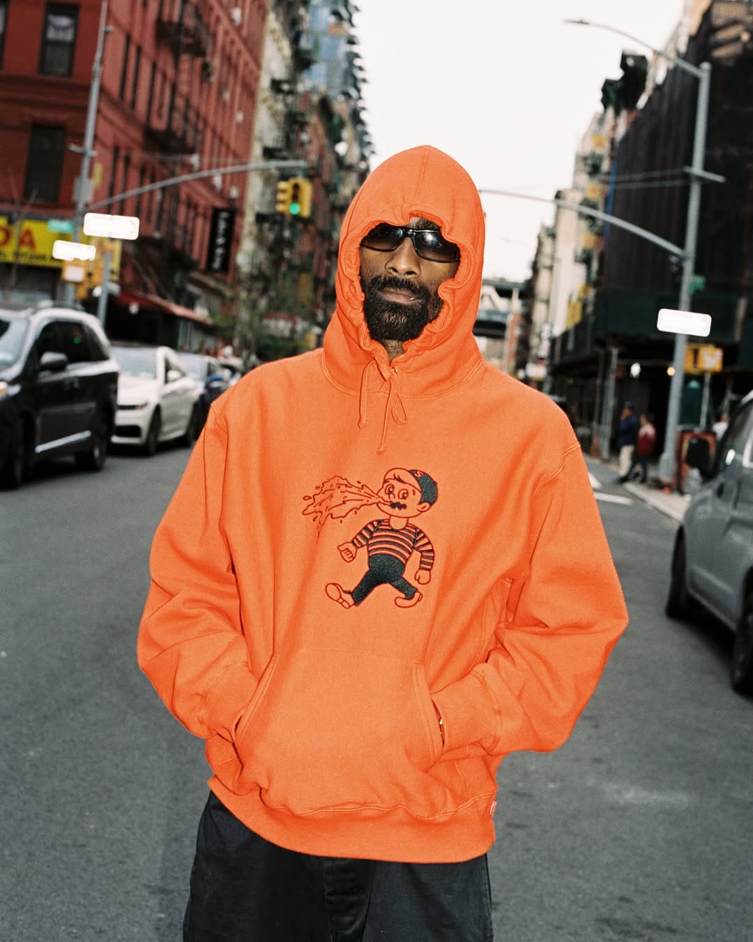 supreme y homerun conectan nueva york y tokio en su capsula para ss25 25gramos 1