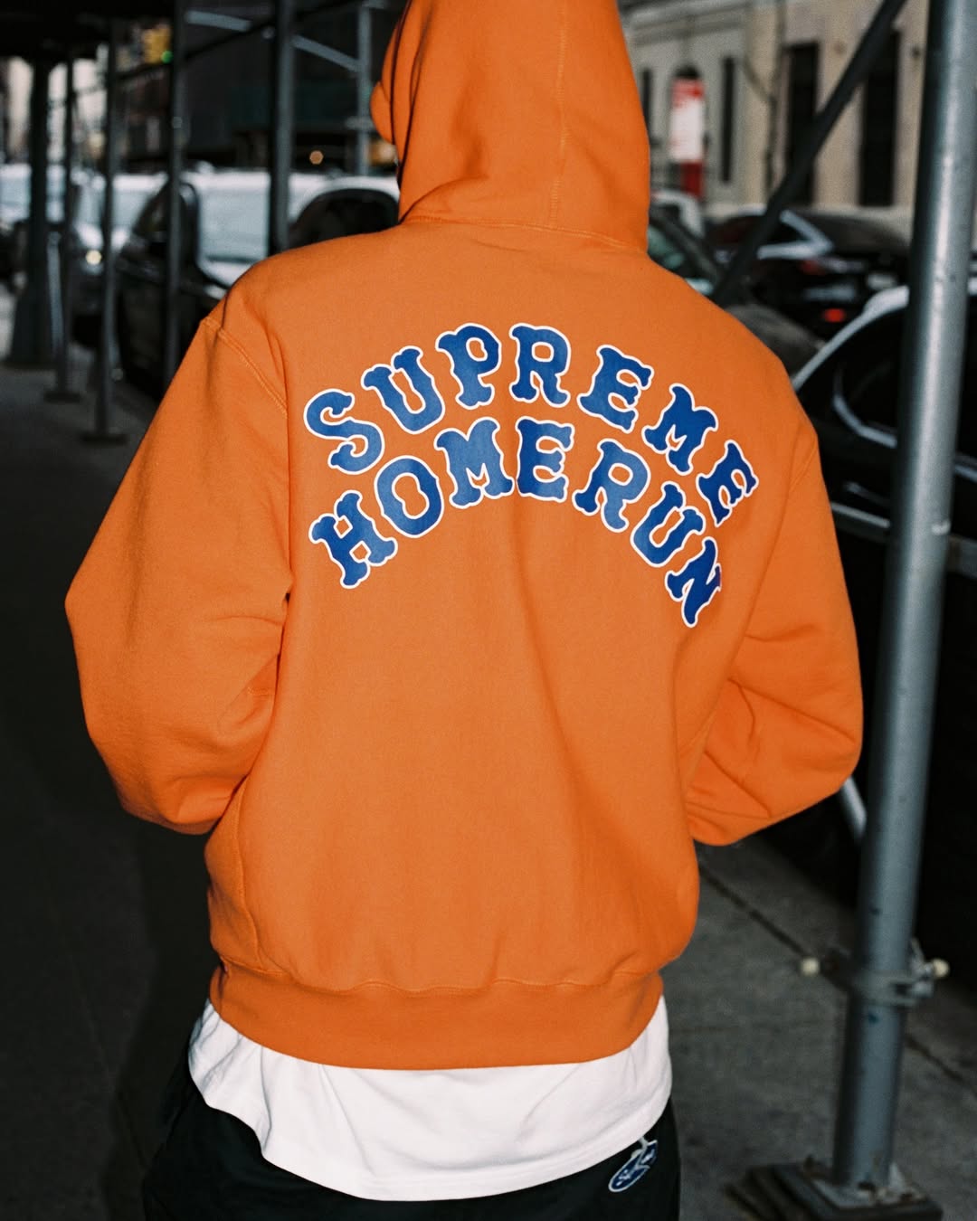 supreme y homerun conectan nueva york y tokio en su capsula para ss25 25gramos 2