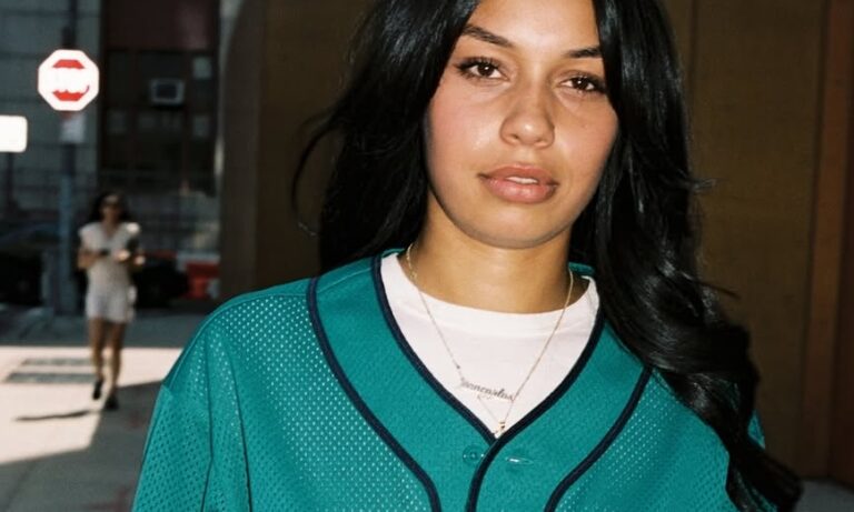 supreme y homerun conectan nueva york y tokio en su capsula para ss25 25gramos 5 1