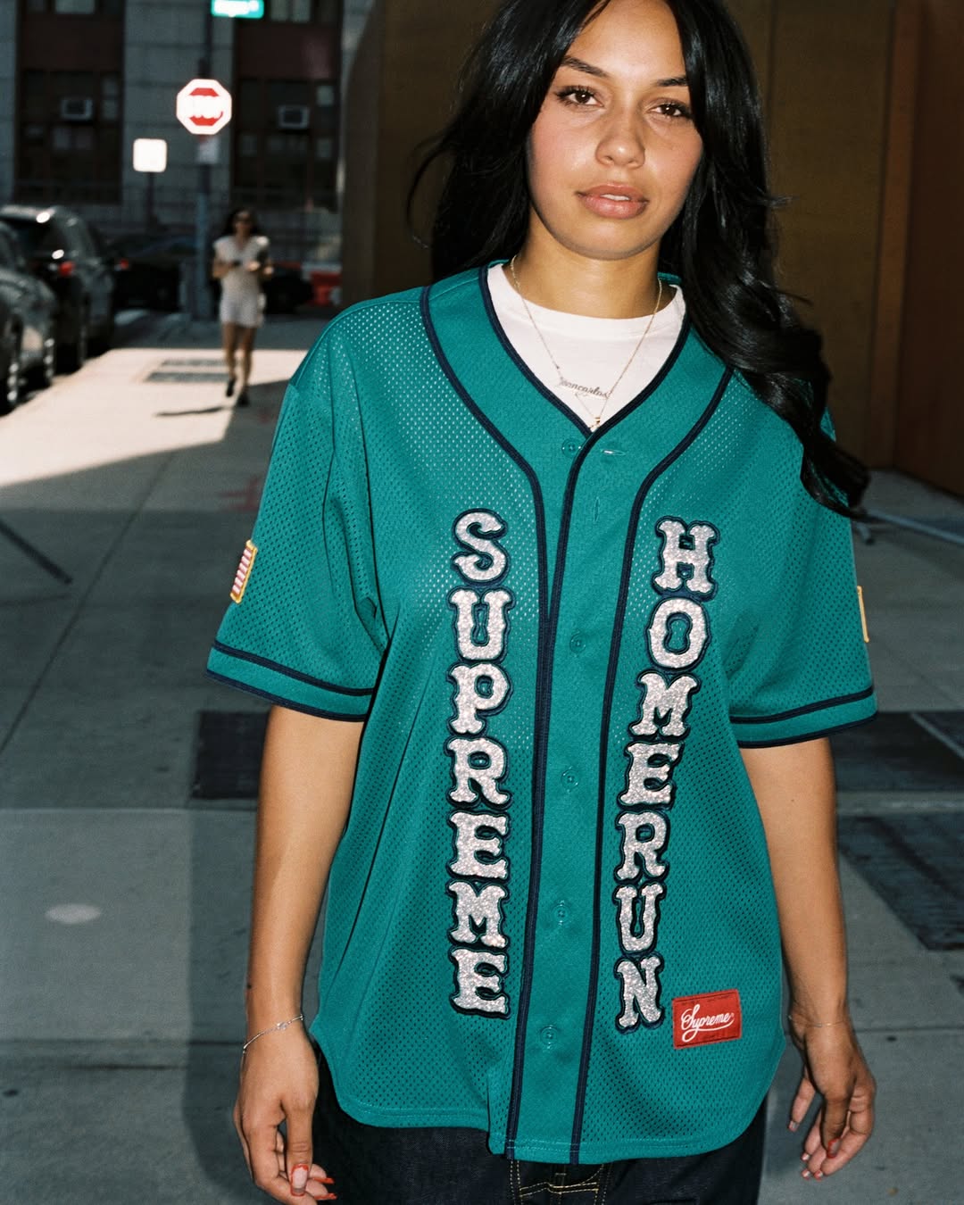supreme y homerun conectan nueva york y tokio en su capsula para ss25 25gramos 5