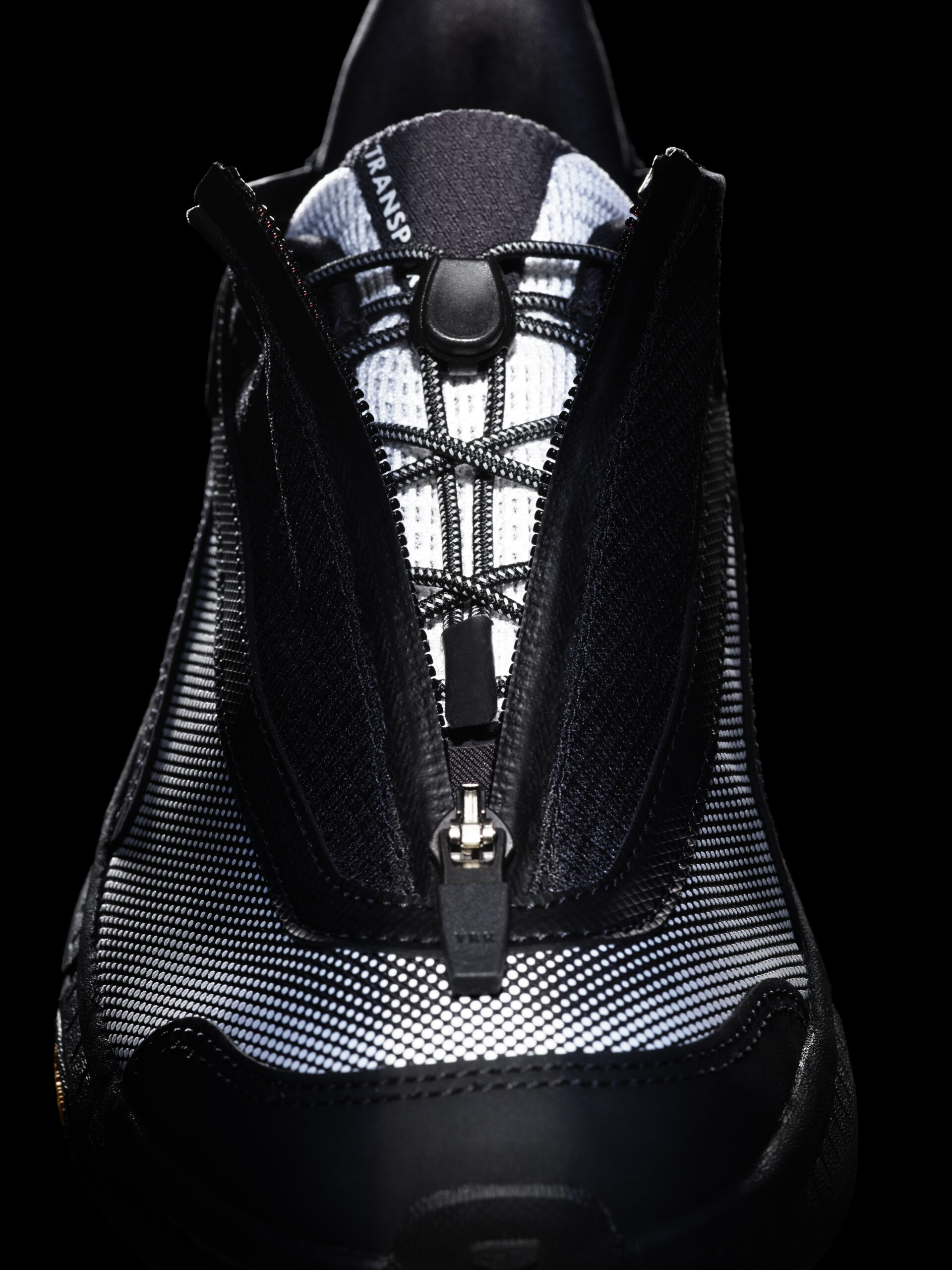 HOKA F25 StealthTech ProjectTransportTS BWHT DTL 0707 scaled