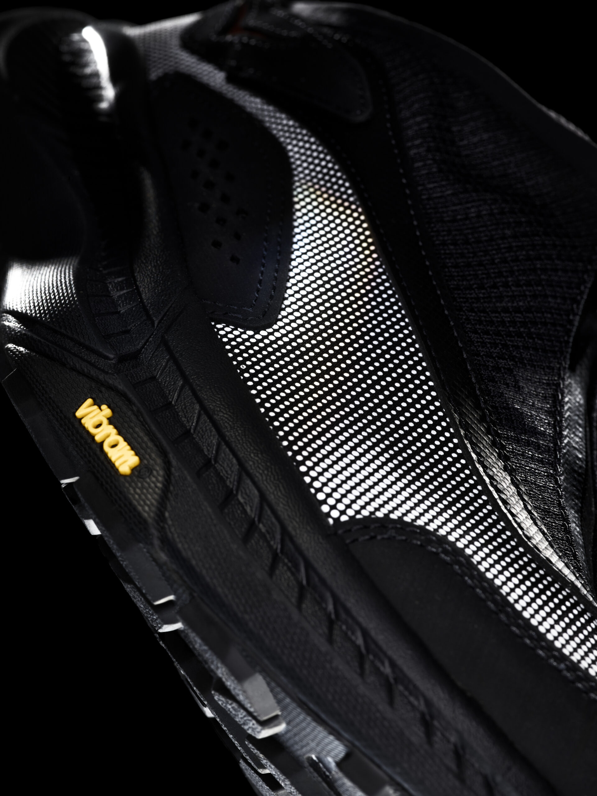 HOKA F25 StealthTech ProjectTransportTS BWHT DTL 0797 scaled