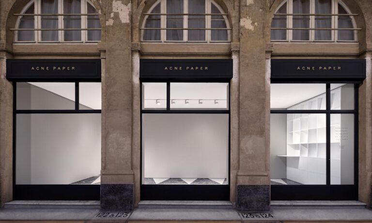 acne studios convierte su primera tienda parisina en una galeria de arte permanente 25gramos 1