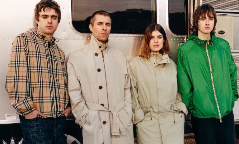 burberry convierte glastonbury en el escenario de su ultima campana 25gramos 14 1