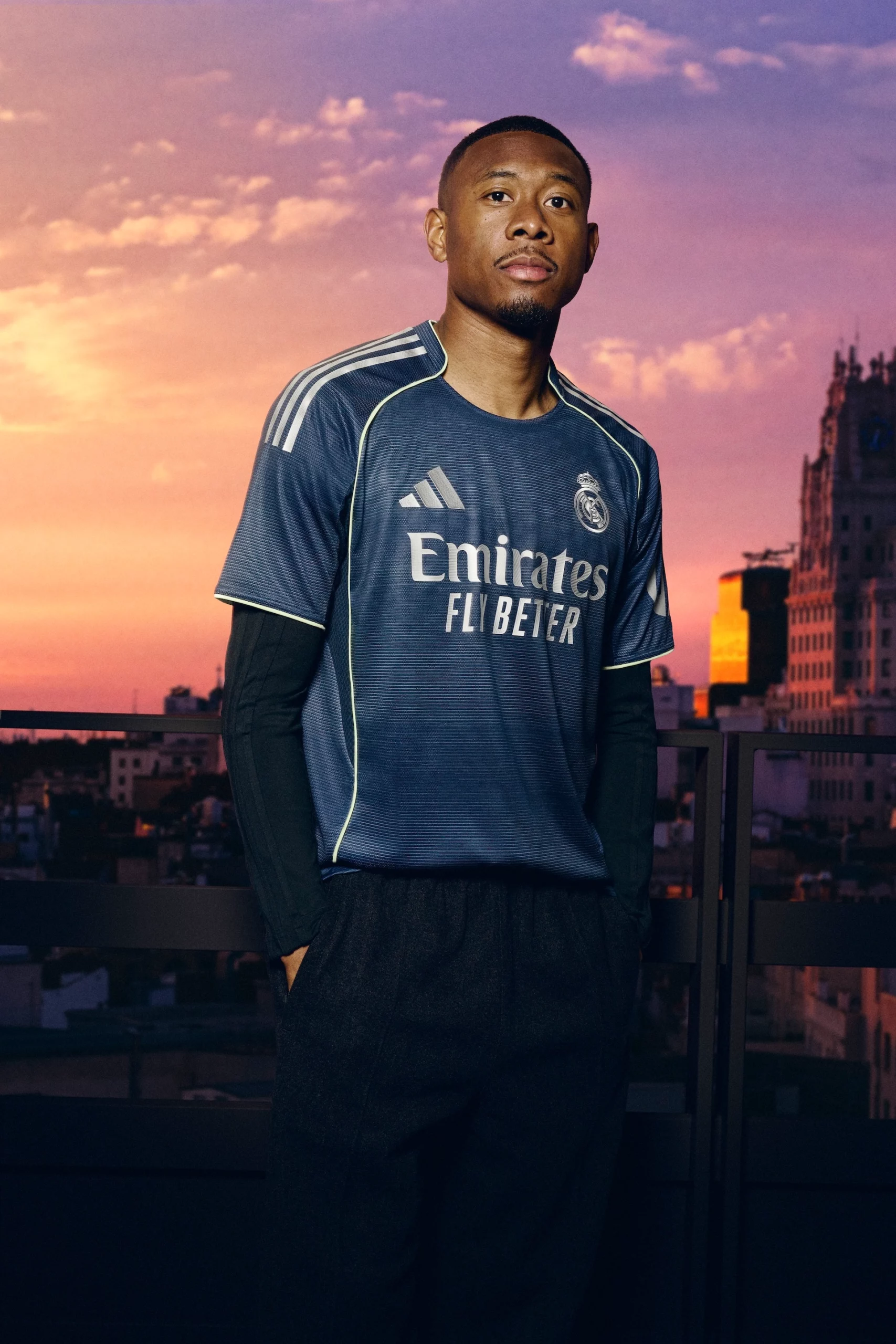 el nuevo bernabeu inspira la segunda equipacion del real madrid para la proxima campana 25gramos 10 scaled