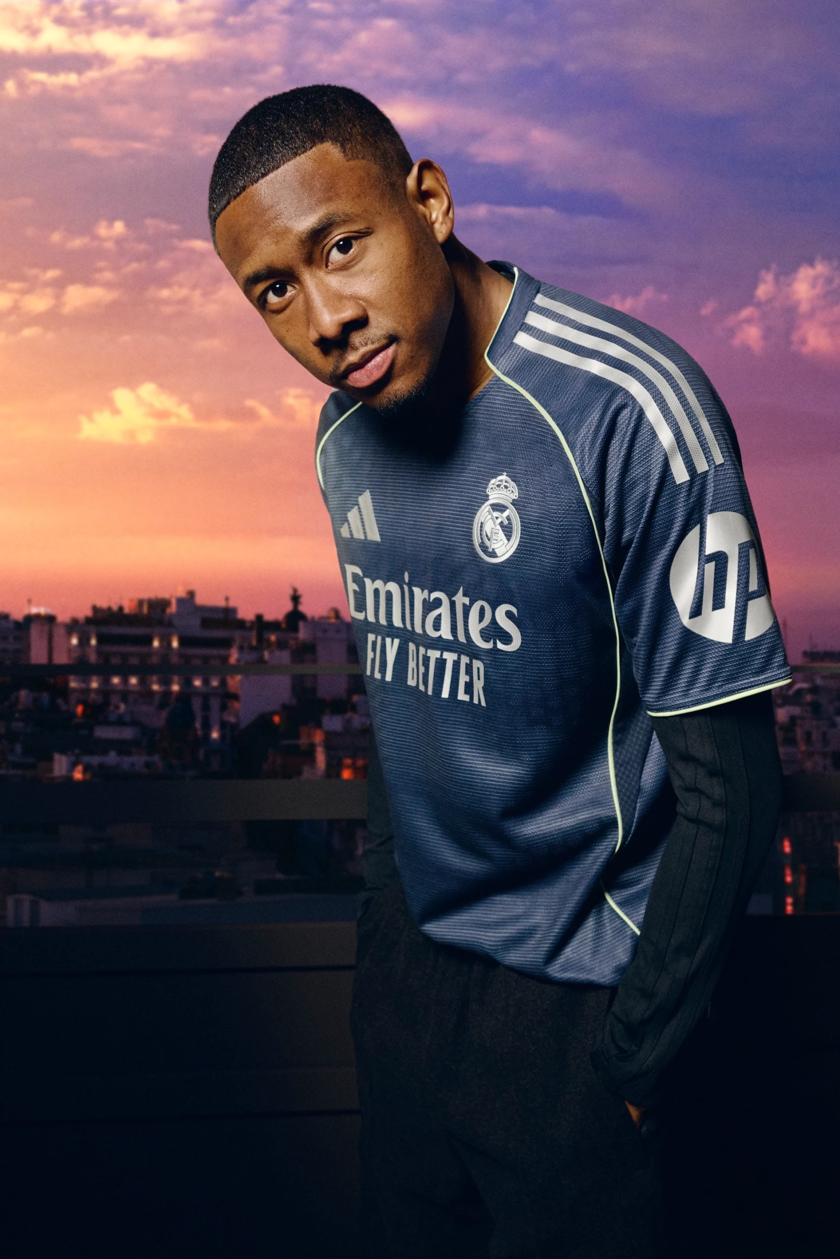 el nuevo bernabeu inspira la segunda equipacion del real madrid para la proxima campana 25gramos 11 scaled