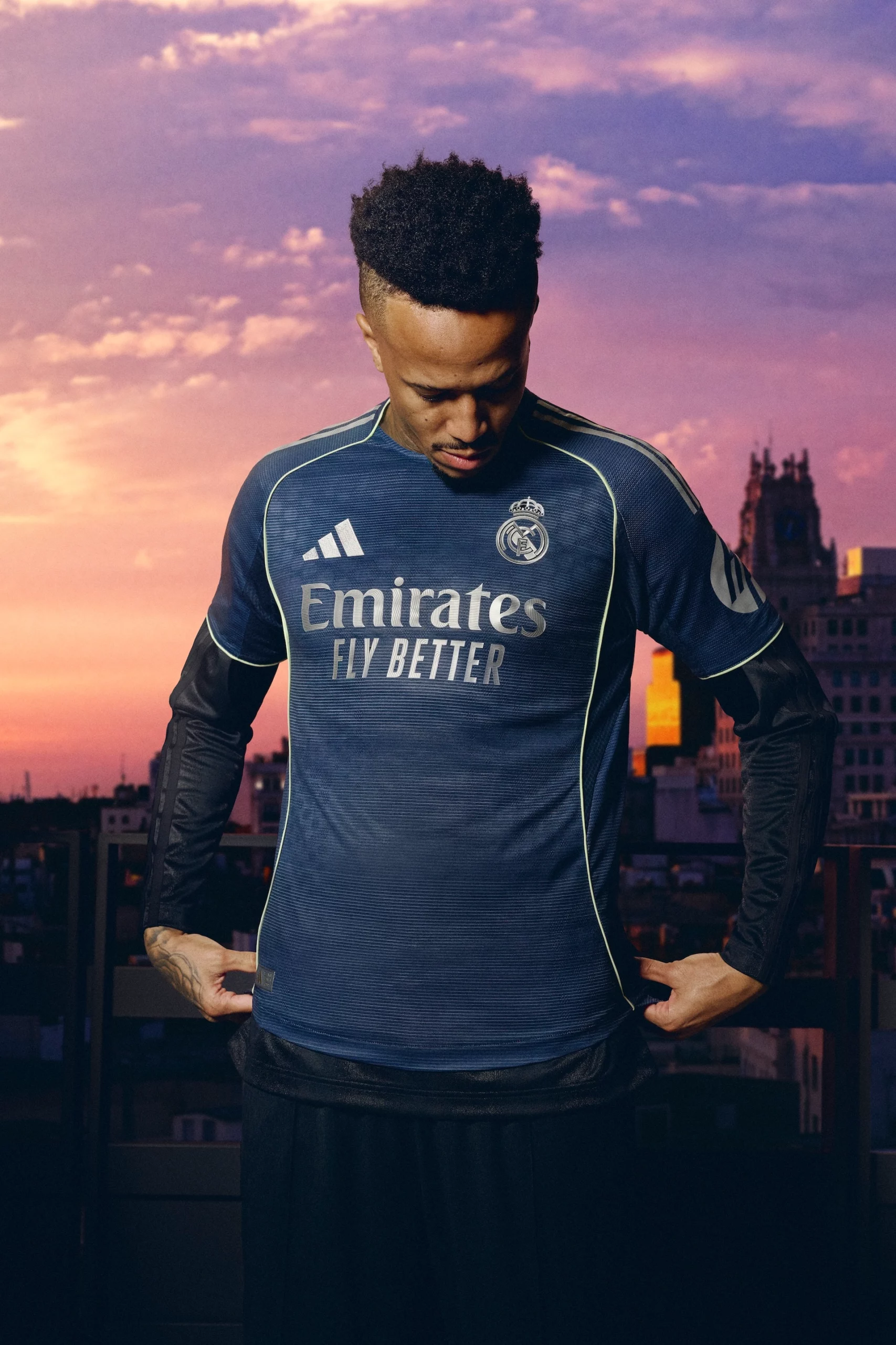 el nuevo bernabeu inspira la segunda equipacion del real madrid para la proxima campana 25gramos 3 scaled