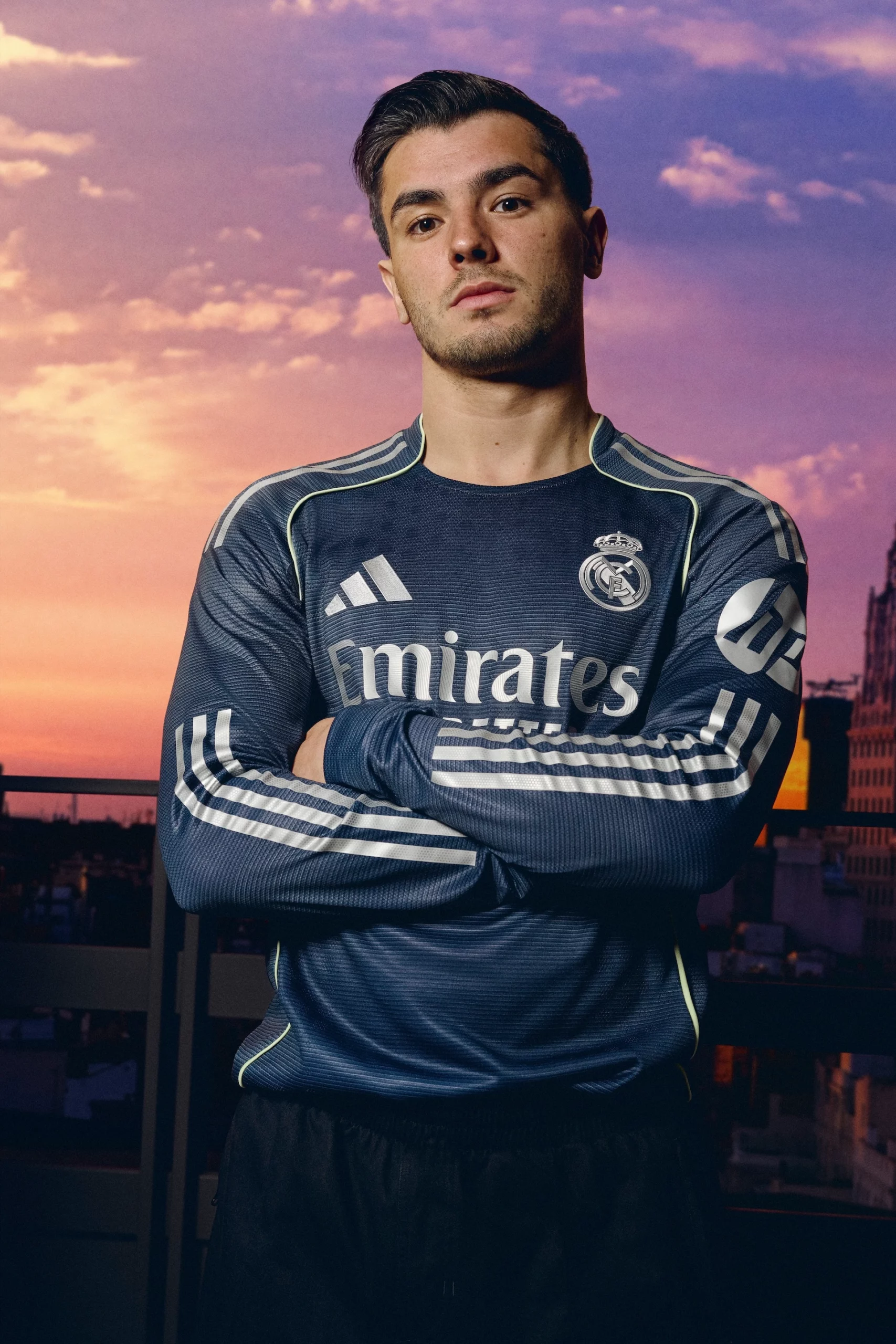 el nuevo bernabeu inspira la segunda equipacion del real madrid para la proxima campana 25gramos 8 scaled