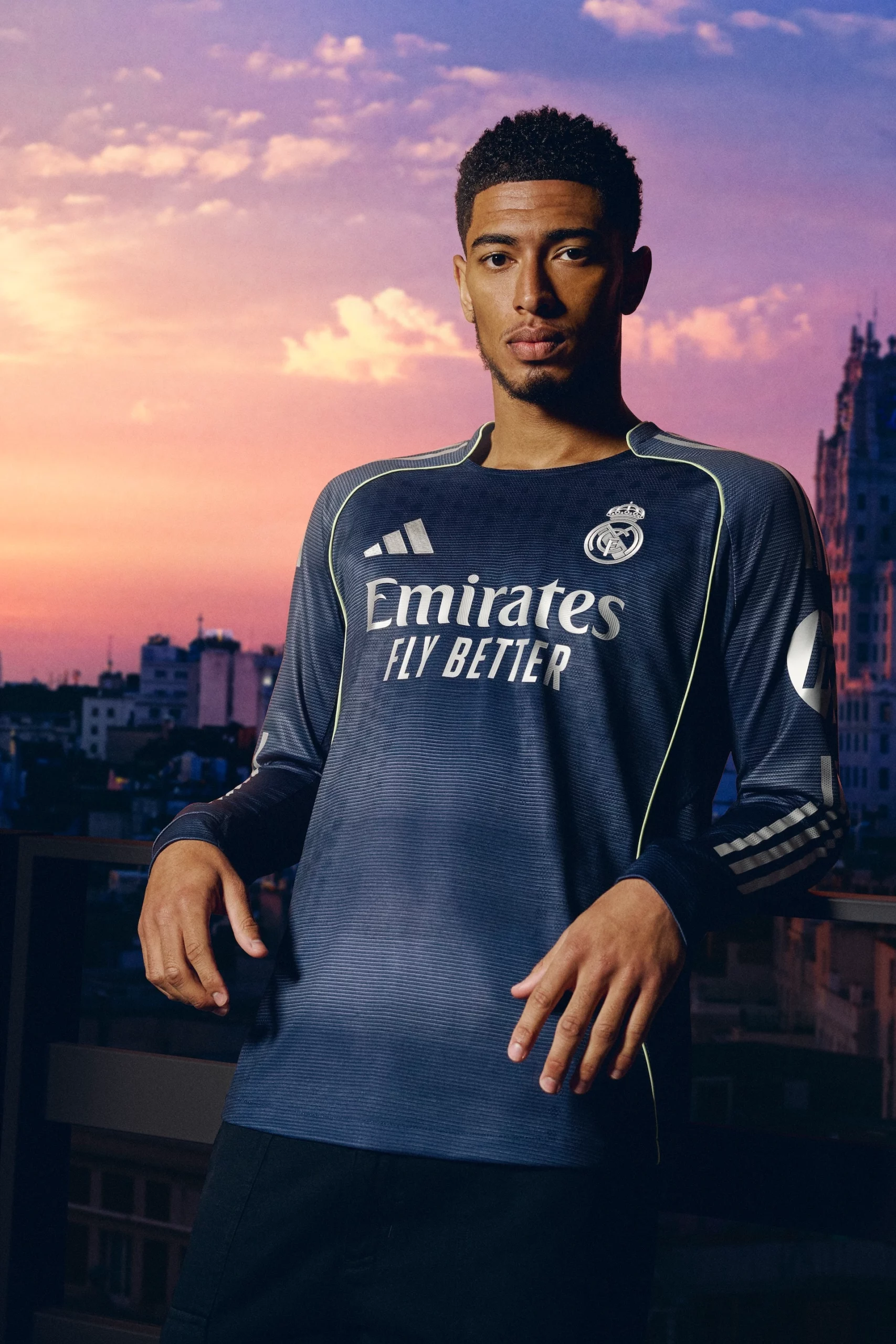 el nuevo bernabeu inspira la segunda equipacion del real madrid para la proxima campana 25gramos 9 scaled