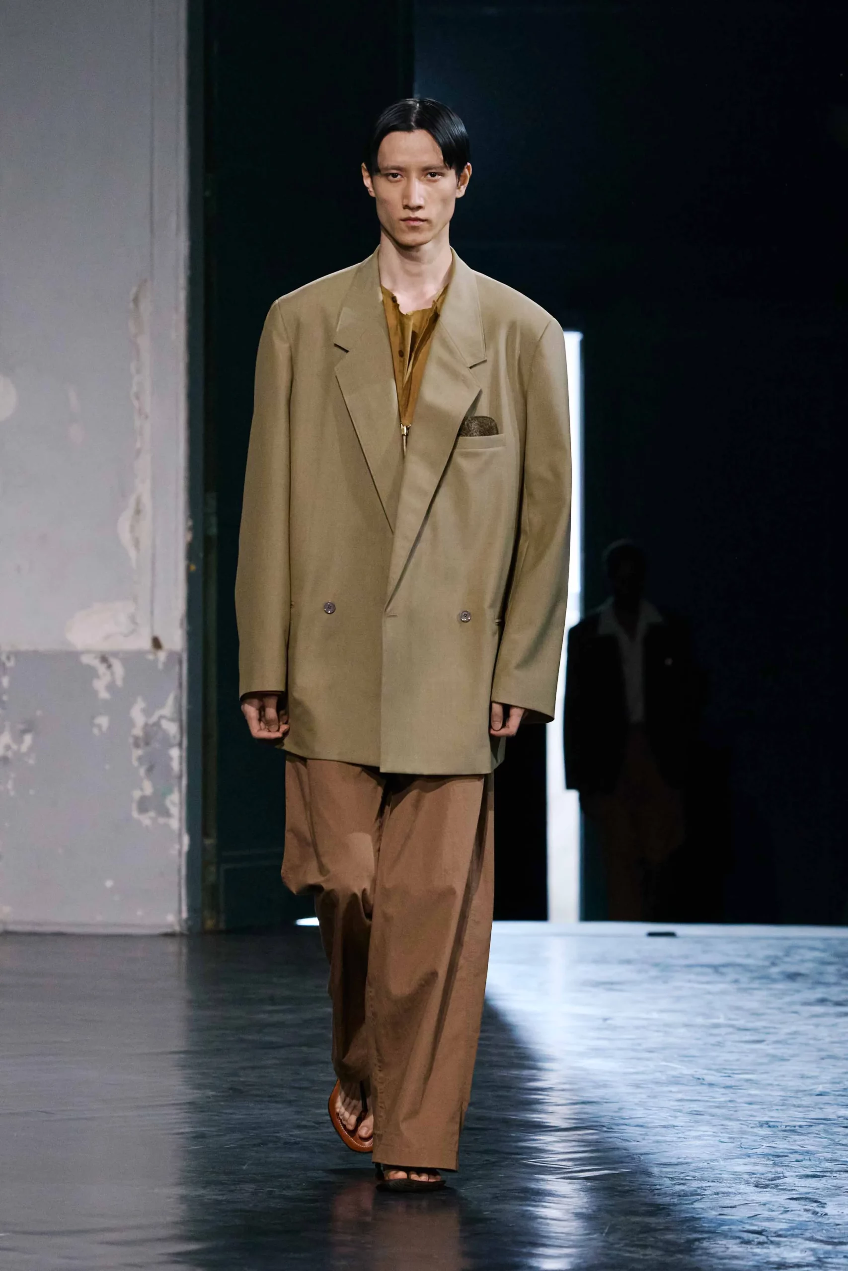 lemaire reafirma su lenguaje en la coleccion primavera verano 2026 25gramos 11 scaled