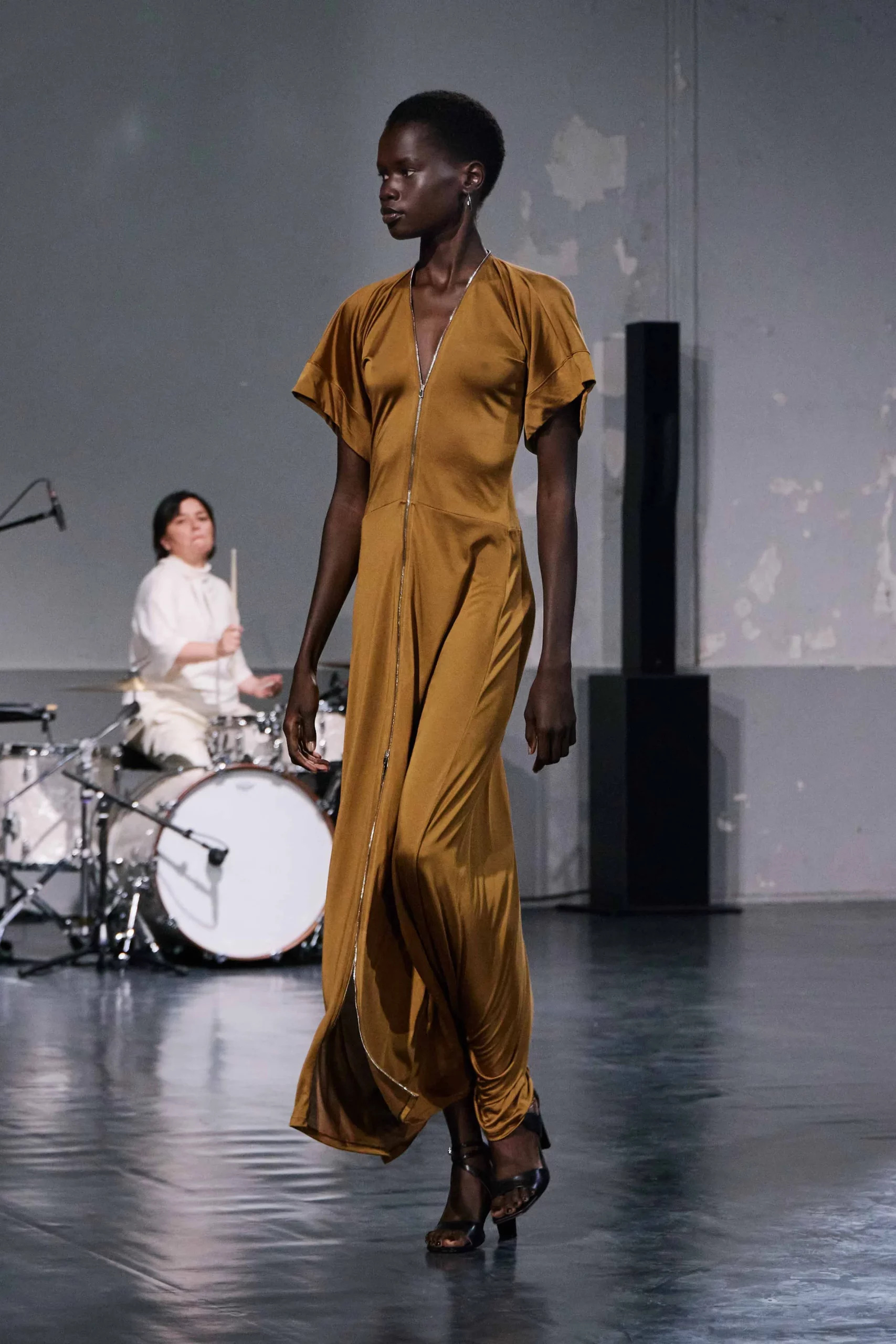 lemaire reafirma su lenguaje en la coleccion primavera verano 2026 25gramos 15 scaled