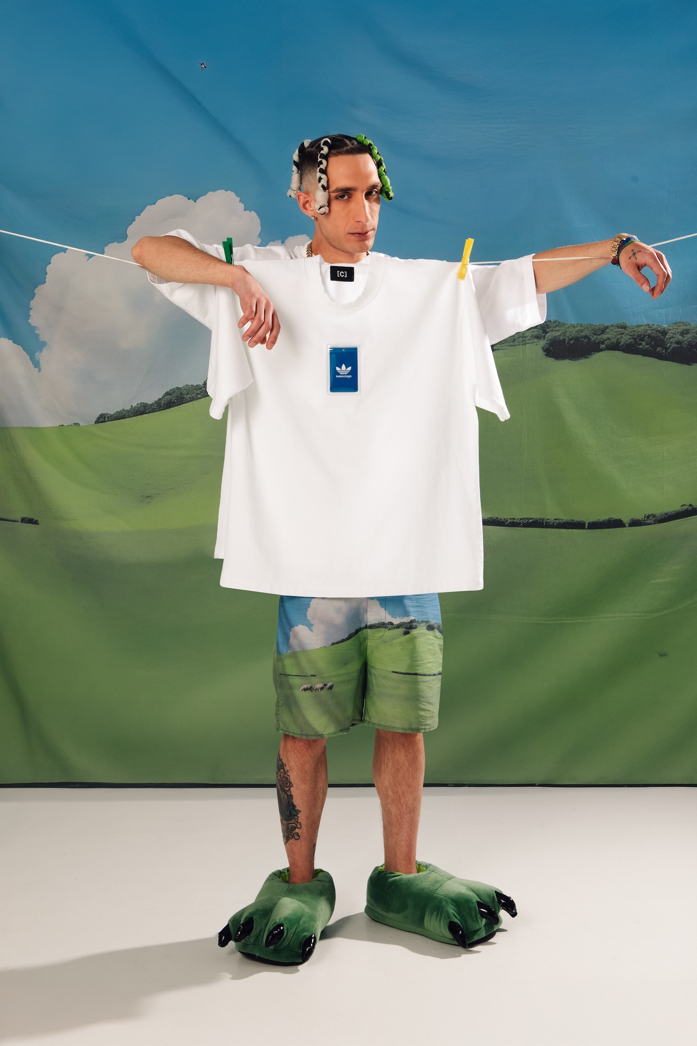 tag tee el nuevo proyecto de capitalism que cuestiona el culto al estatus 25gramos 1