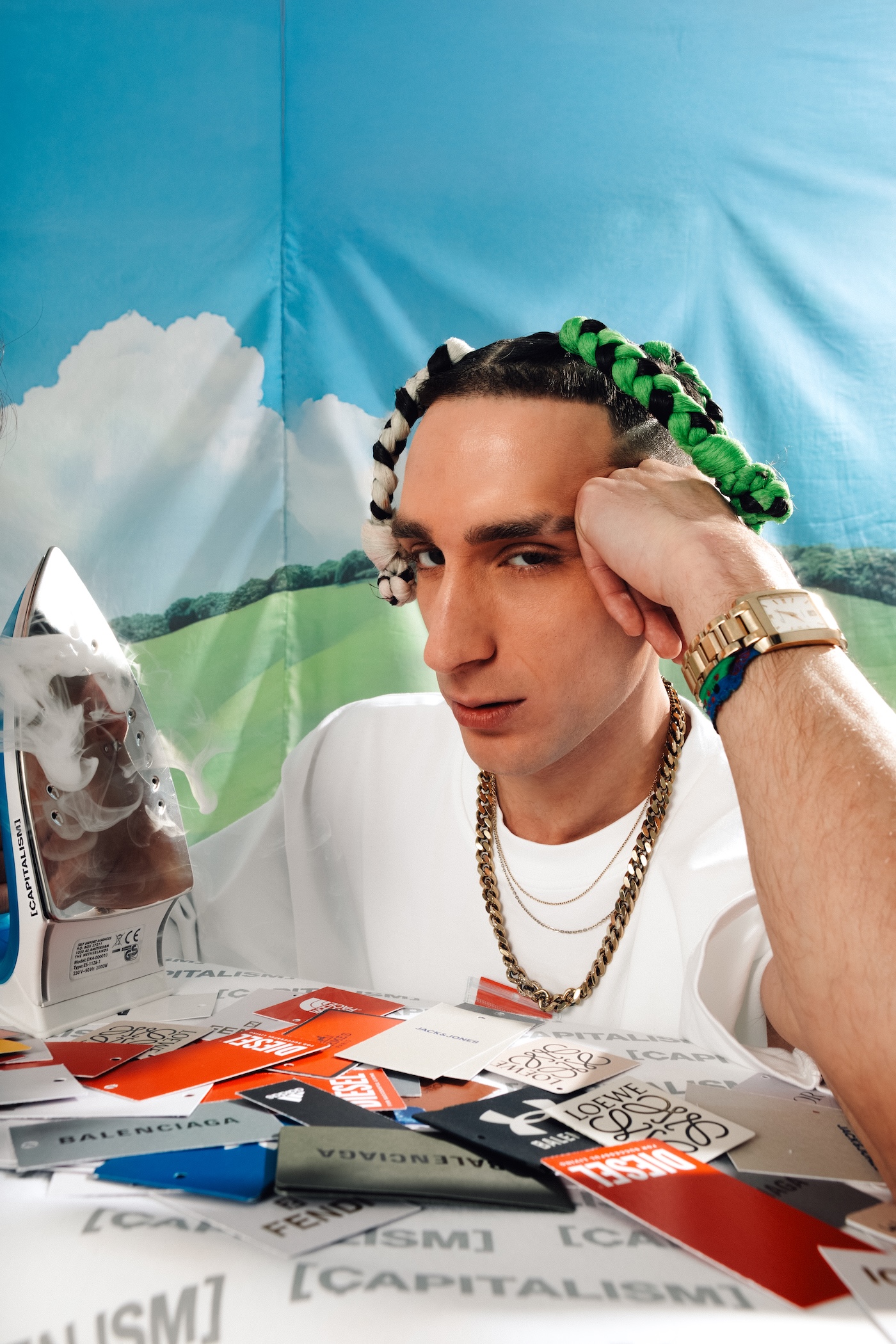 tag tee el nuevo proyecto de capitalism que cuestiona el culto al estatus 25gramos 10