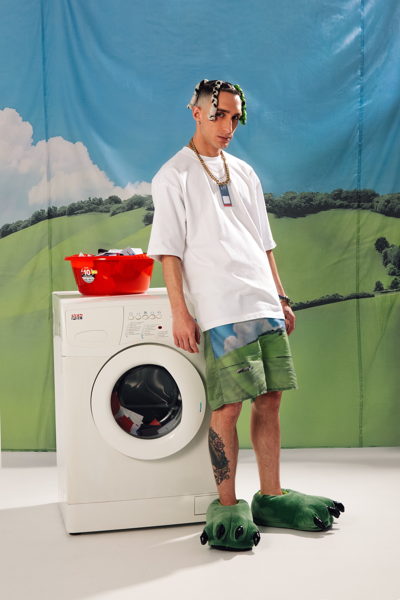 tag tee el nuevo proyecto de capitalism que cuestiona el culto al estatus 25gramos 2