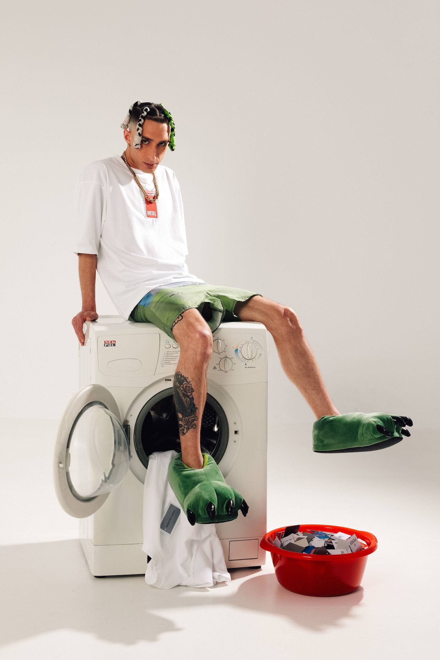 tag tee el nuevo proyecto de capitalism que cuestiona el culto al estatus 25gramos 7