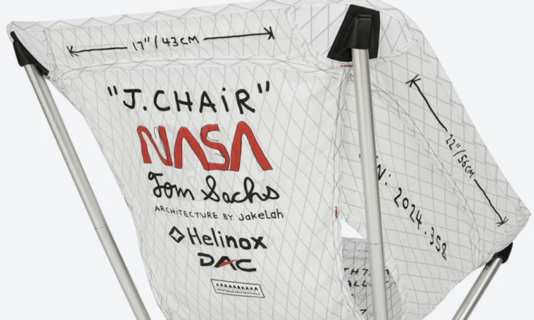 tom sachs lleva su obsesion por lo utilitario a nuevas alturas en su colaboracion con helinox 25gramos 3