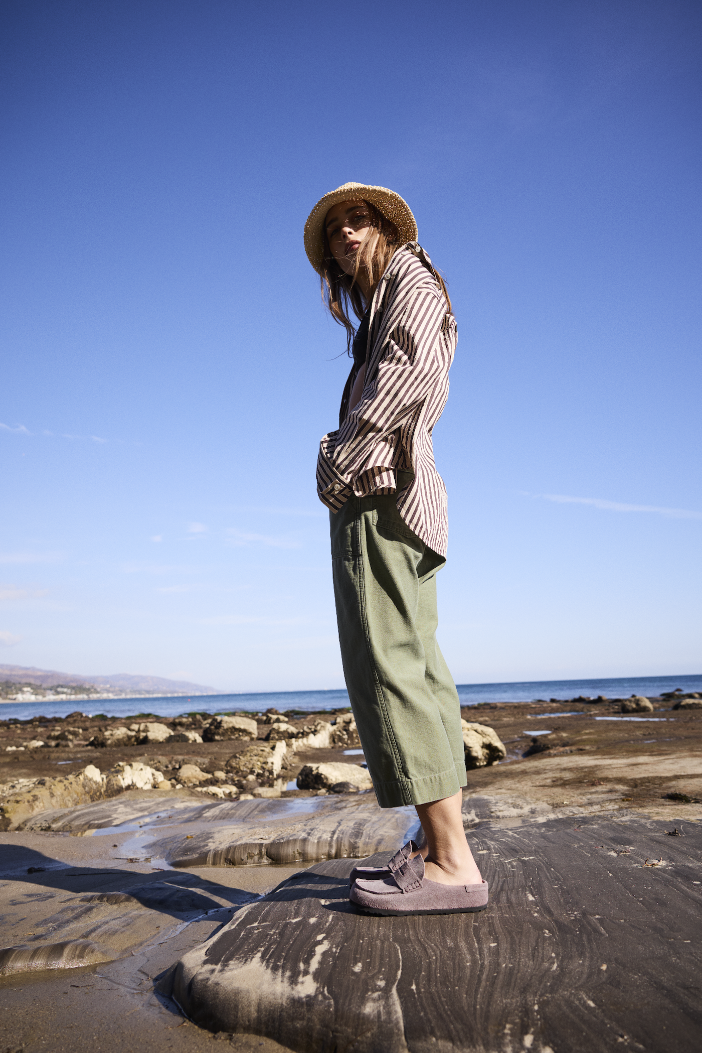 a medio camino entre mocasin y zueco birkenstock relanza el modelo naples wrapped 25gramos 5