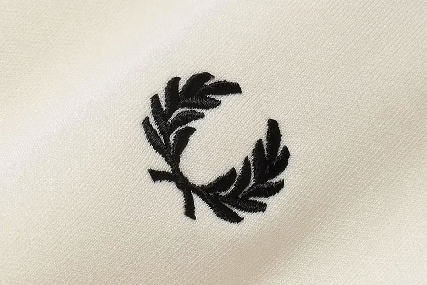 beams reinterpreta la clasica chaqueta de chandal de fred perry 25gramos 4