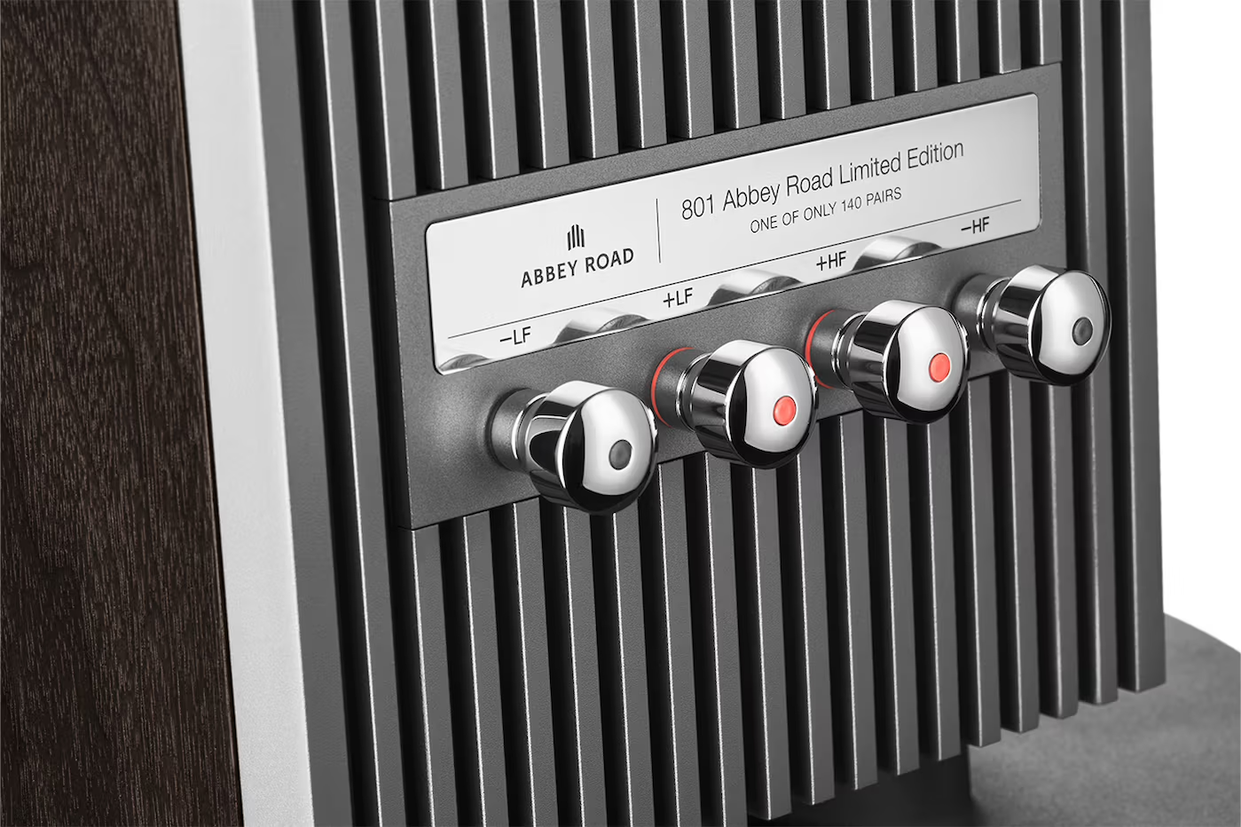 bowers wilkins colabora con abbey road para lanzar una edicion limitada del clasico 801 25gramos 6