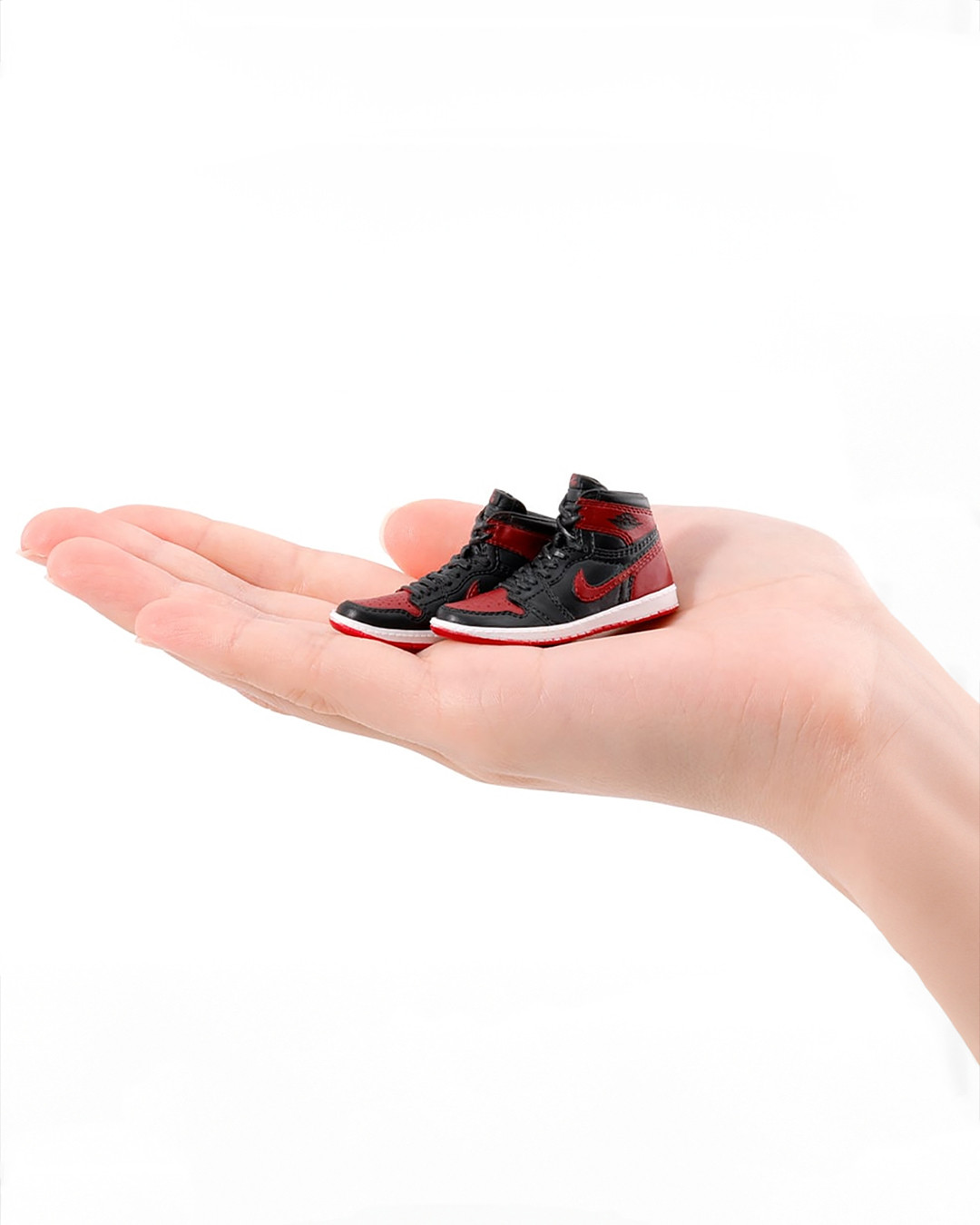 brandai namco transforma las jordan 1 en figuras coleccionables 25gramos 2