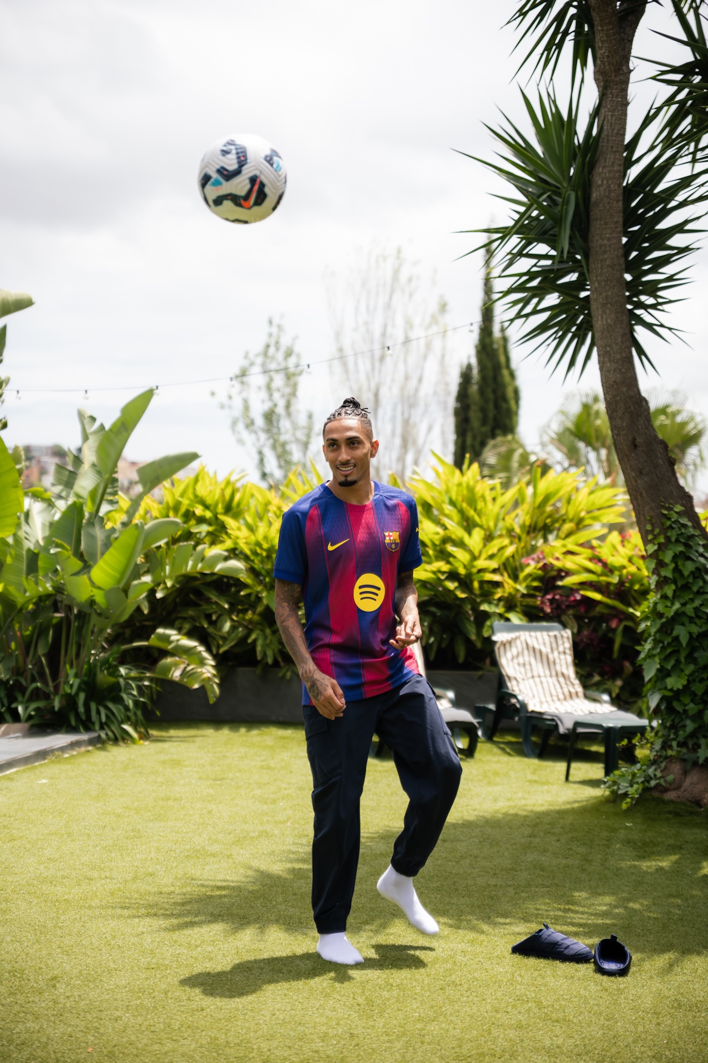 el fc barcelona estrena nueva equipacion para la temporada 2025 26 25gramos 1
