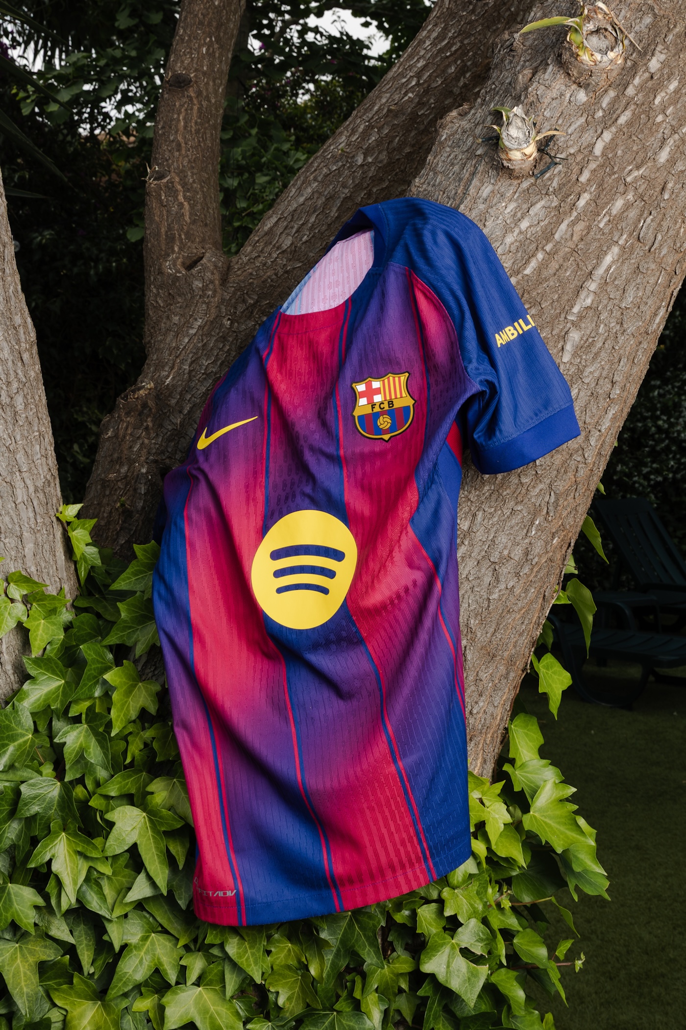 el fc barcelona estrena nueva equipacion para la temporada 2025 26 25gramos 2