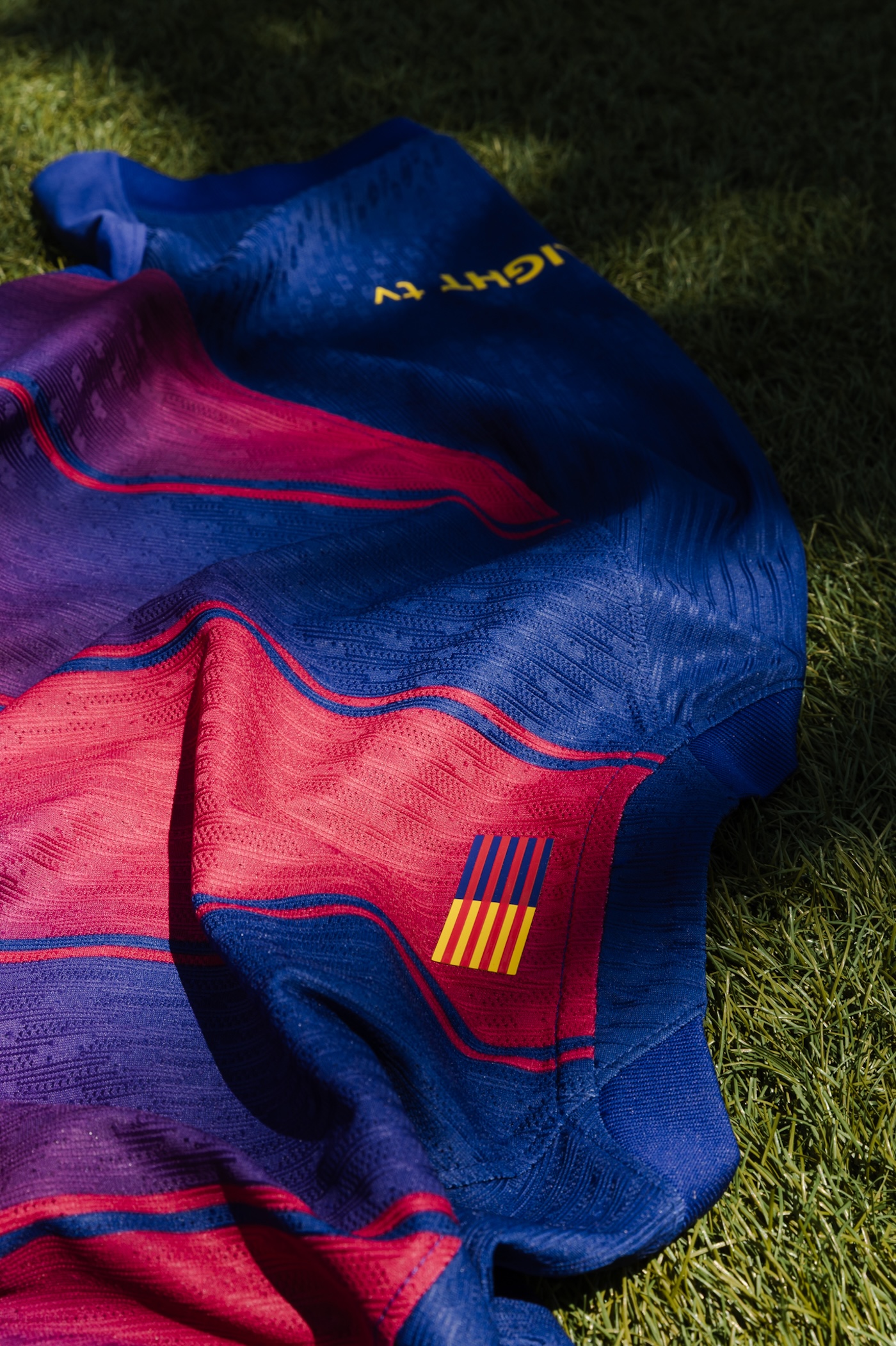 el fc barcelona estrena nueva equipacion para la temporada 2025 26 25gramos 3