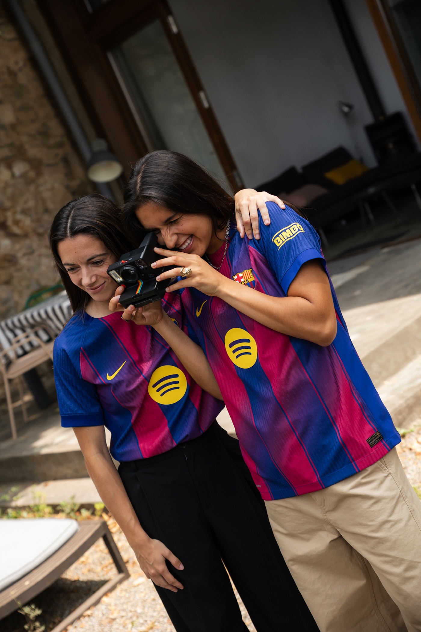 el fc barcelona estrena nueva equipacion para la temporada 2025 26 25gramos 4