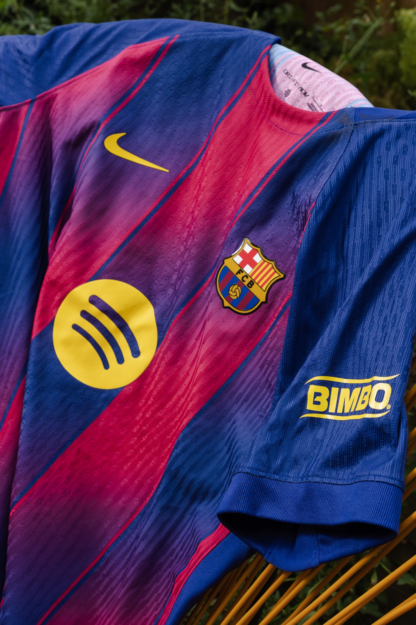 el fc barcelona estrena nueva equipacion para la temporada 2025 26 25gramos 7