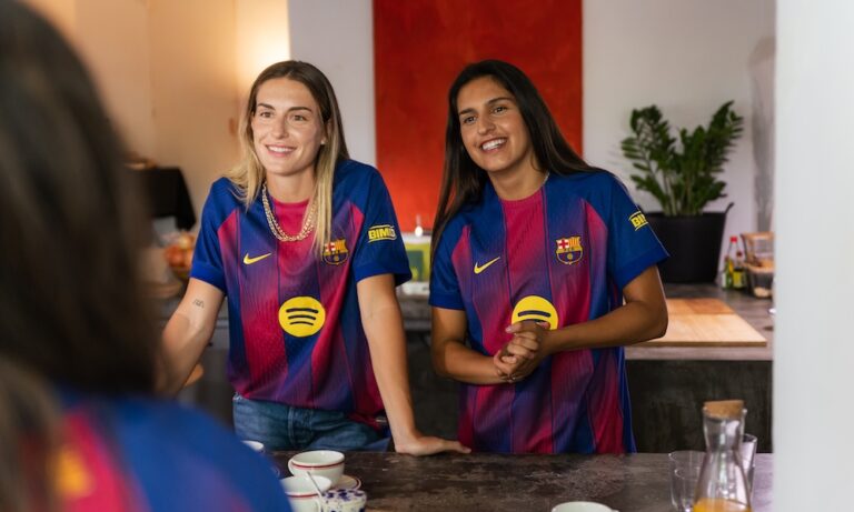 el fc barcelona estrena nueva equipacion para la temporada 2025 26 25gramos