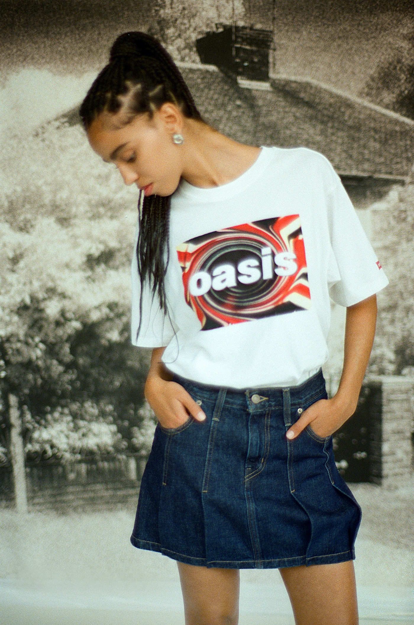levis lanza una nueva coleccion junto a oasis para celebrar su vuelta a los escenarios 25gramos 2