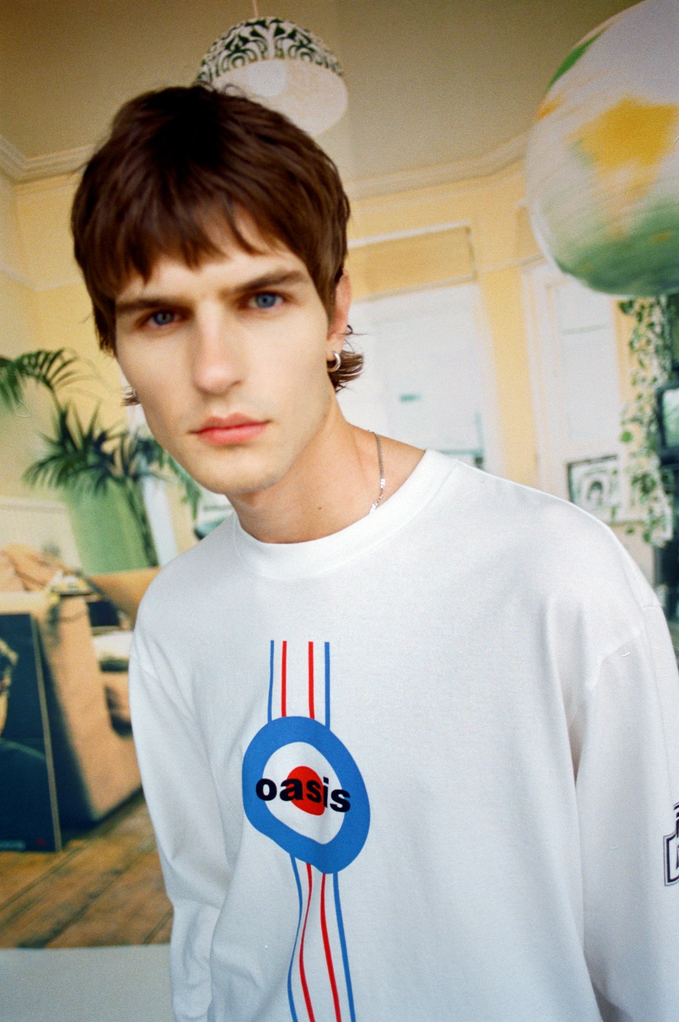 levis lanza una nueva coleccion junto a oasis para celebrar su vuelta a los escenarios 25gramos 3