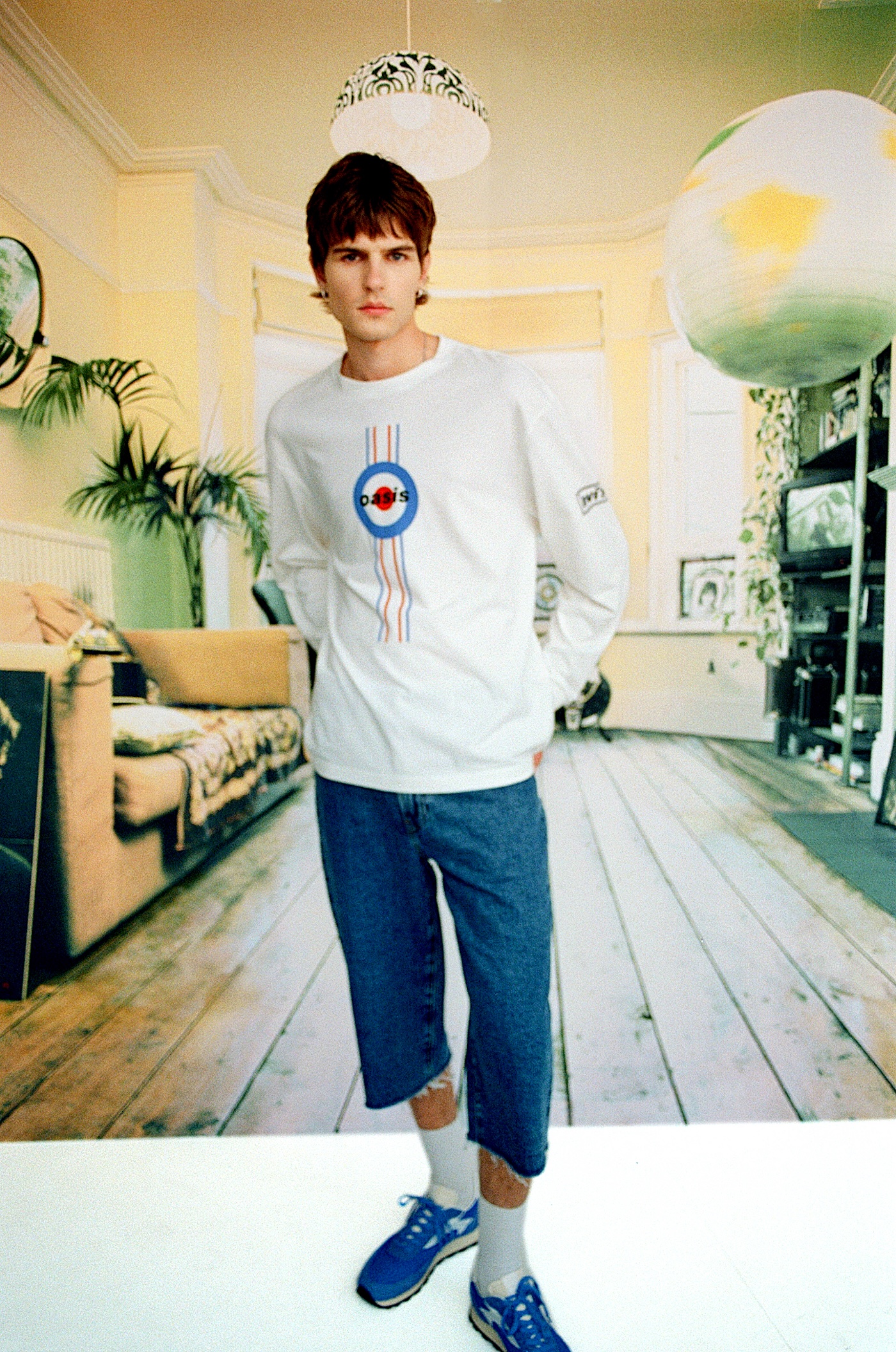 levis lanza una nueva coleccion junto a oasis para celebrar su vuelta a los escenarios 25gramos 6