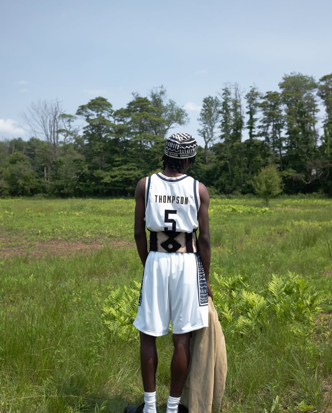 lo ultimo de denim tears celebra la identidad afroamericana del baloncesto 25gramos 6