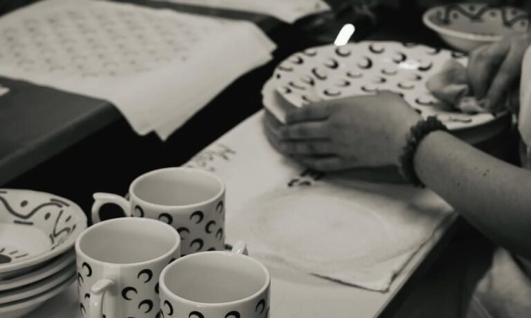 marine serre lleva su imaginario a una coleccion de tablewear 25gramos 1 1