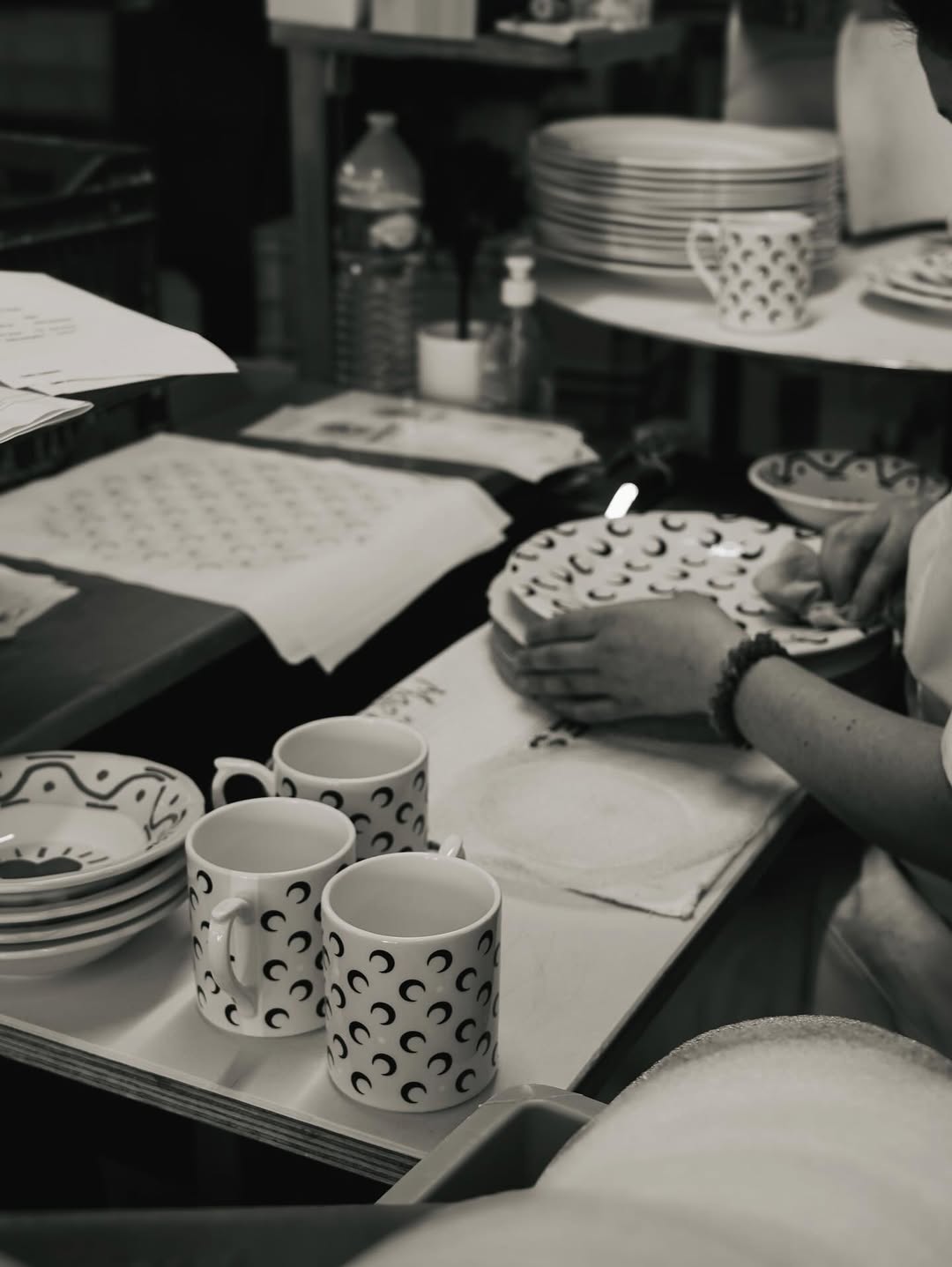 marine serre lleva su imaginario a una coleccion de tablewear 25gramos 1