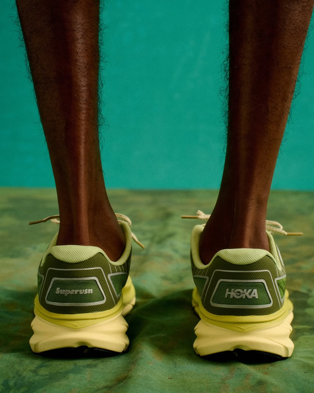 supervsn le da un giro futurista a las clifton one9 de hoka en su primera colaboracion 25gramos 7