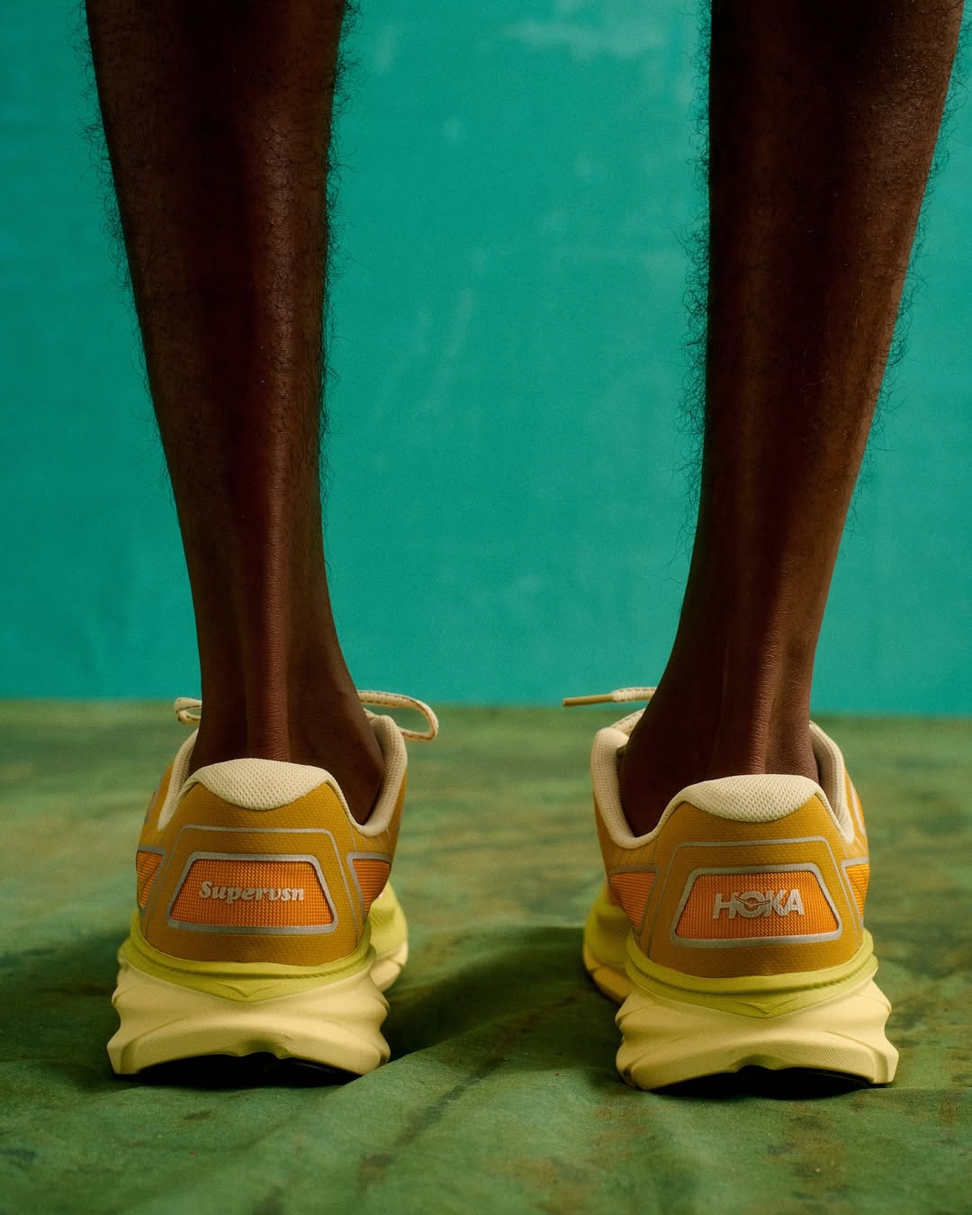 supervsn le da un giro futurista a las clifton one9 de hoka en su primera colaboracion 25gramos 9
