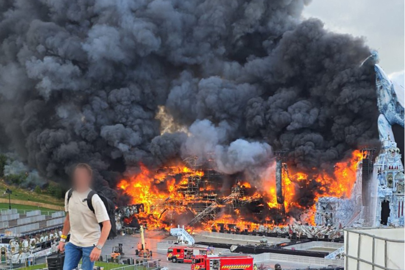 tomorrowland sufre un incendio dias antes de su apertura 25gramos 2