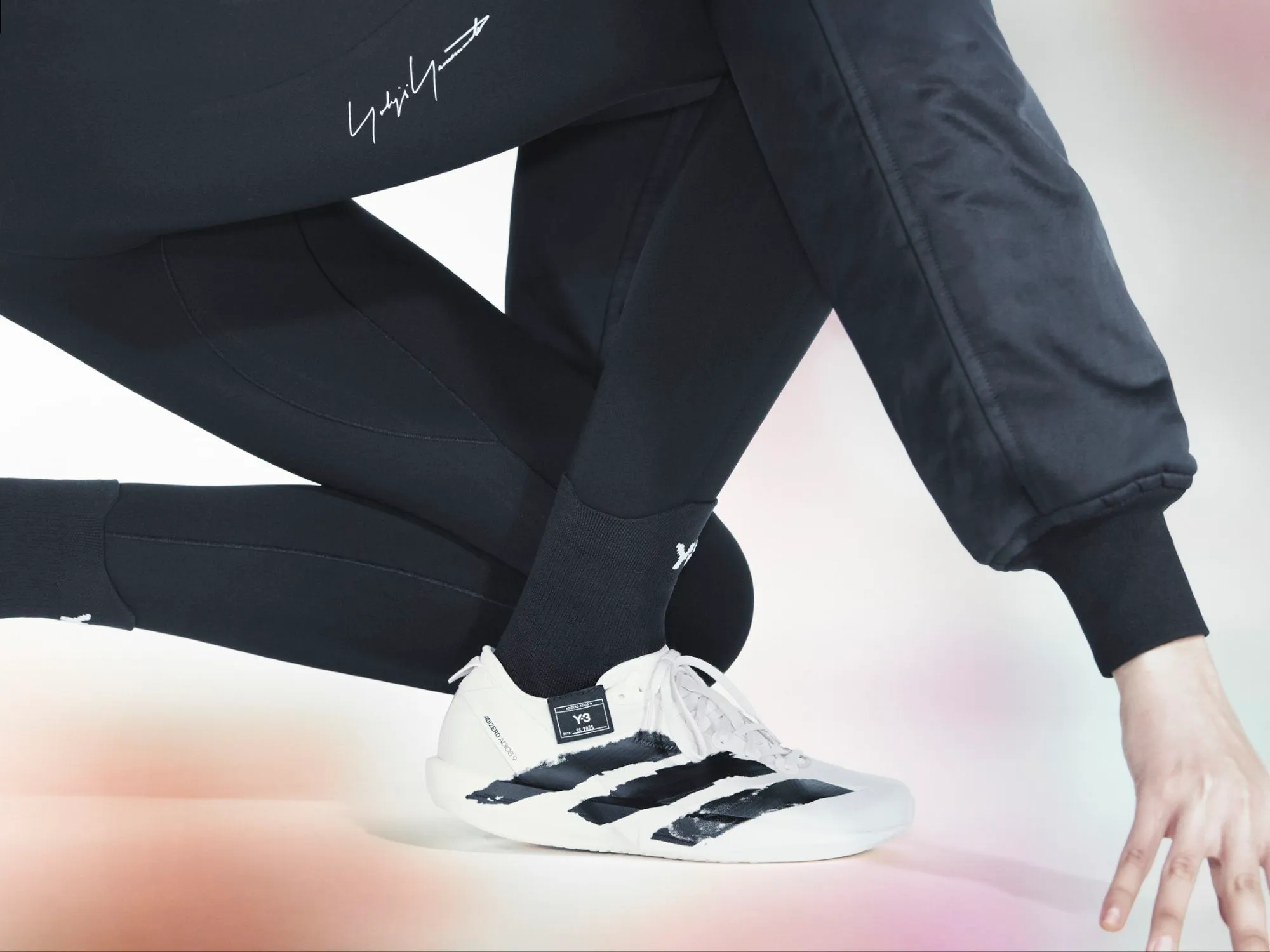 y 3 redefine la estetica deportiva en su nueva coleccion 25gramos y 3 redefine la estetica deportiva en su nueva coleccion 25gramos 4 1