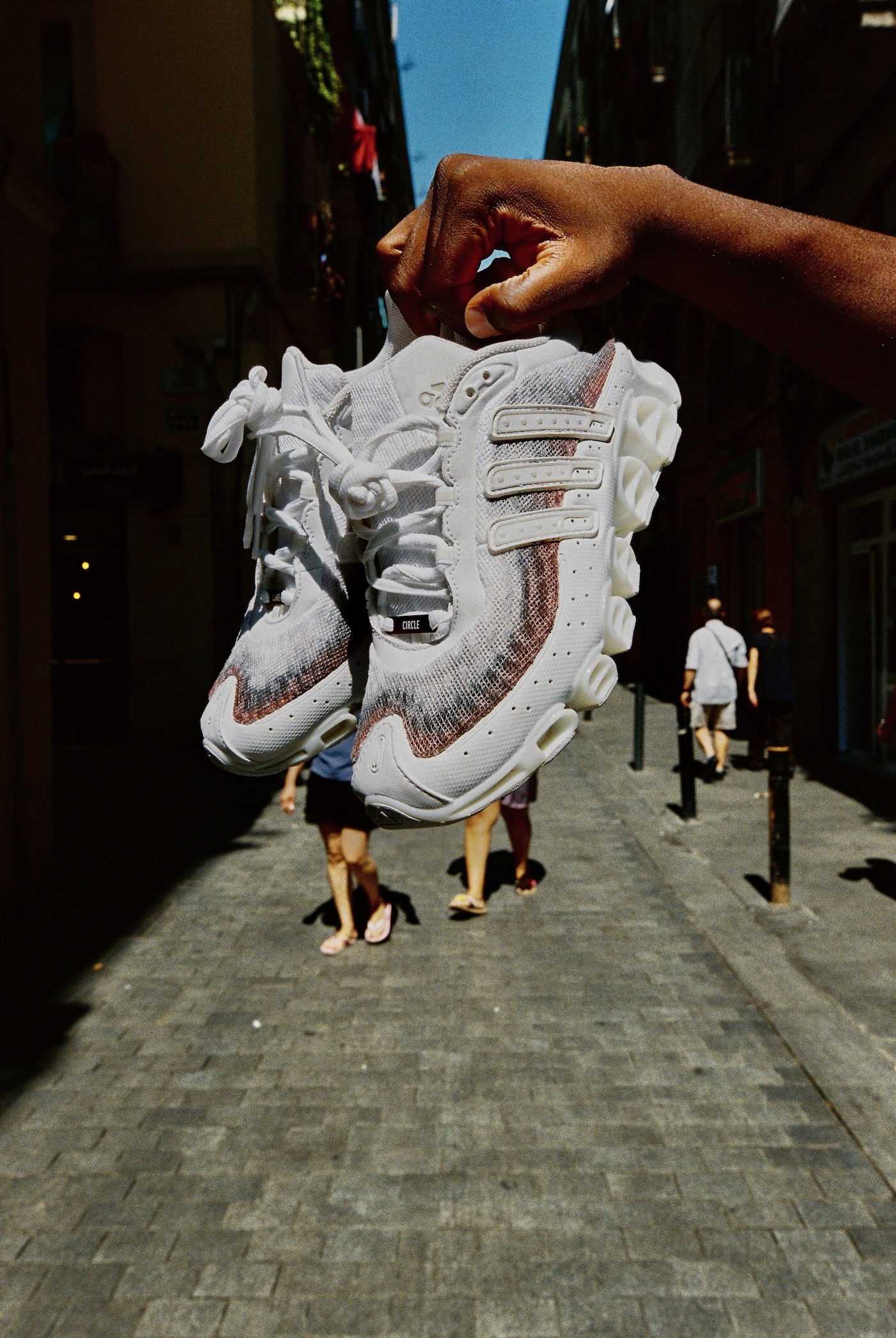 el colectivo winner circle firma una nueva campana junto a adidas y foot locker 25gramos 8