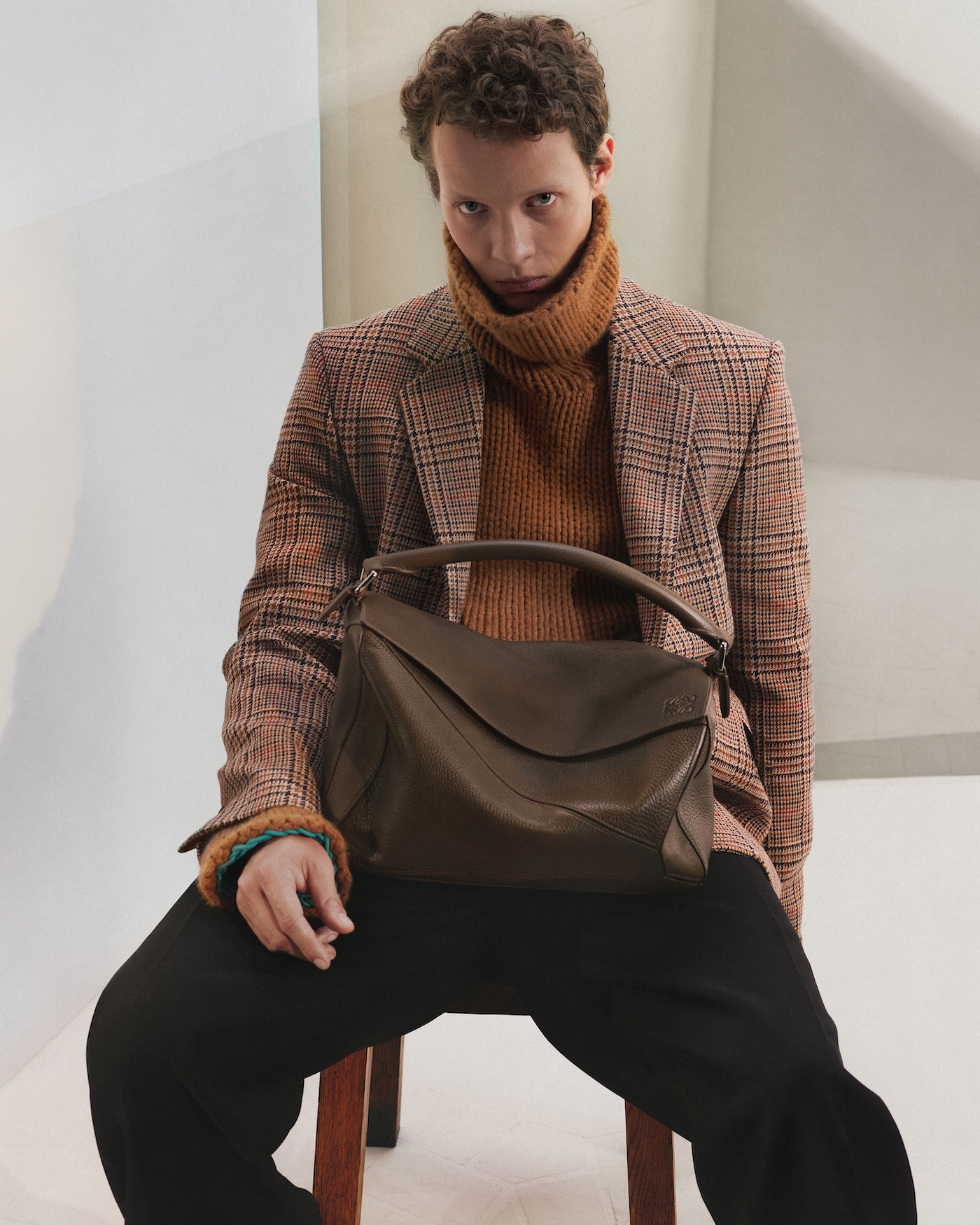 loewe busca dar con el punto de encuentro entre artesania y arte en su nueva coleccion 25gramos 4