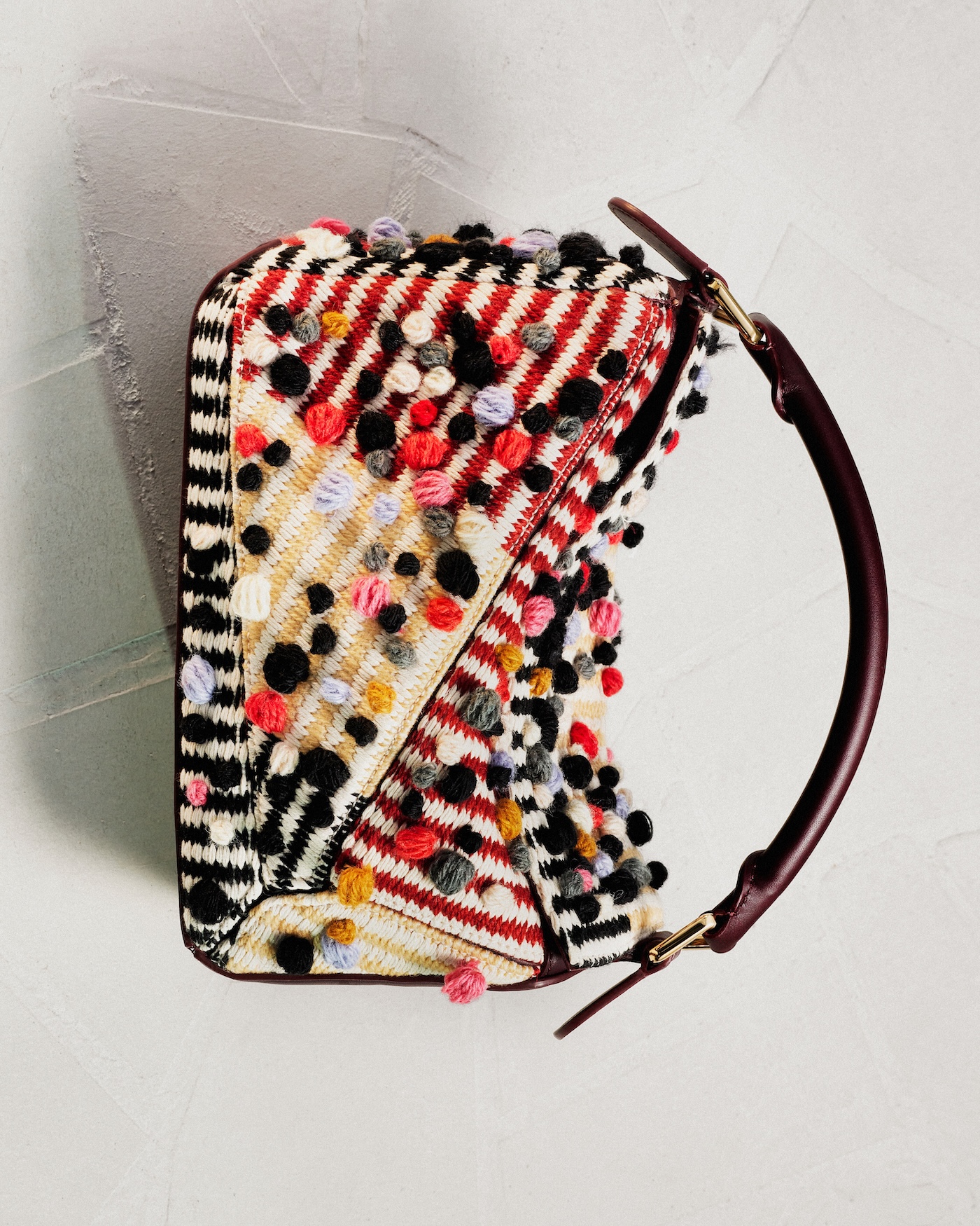 loewe busca dar con el punto de encuentro entre artesania y arte en su nueva coleccion 25gramos 7