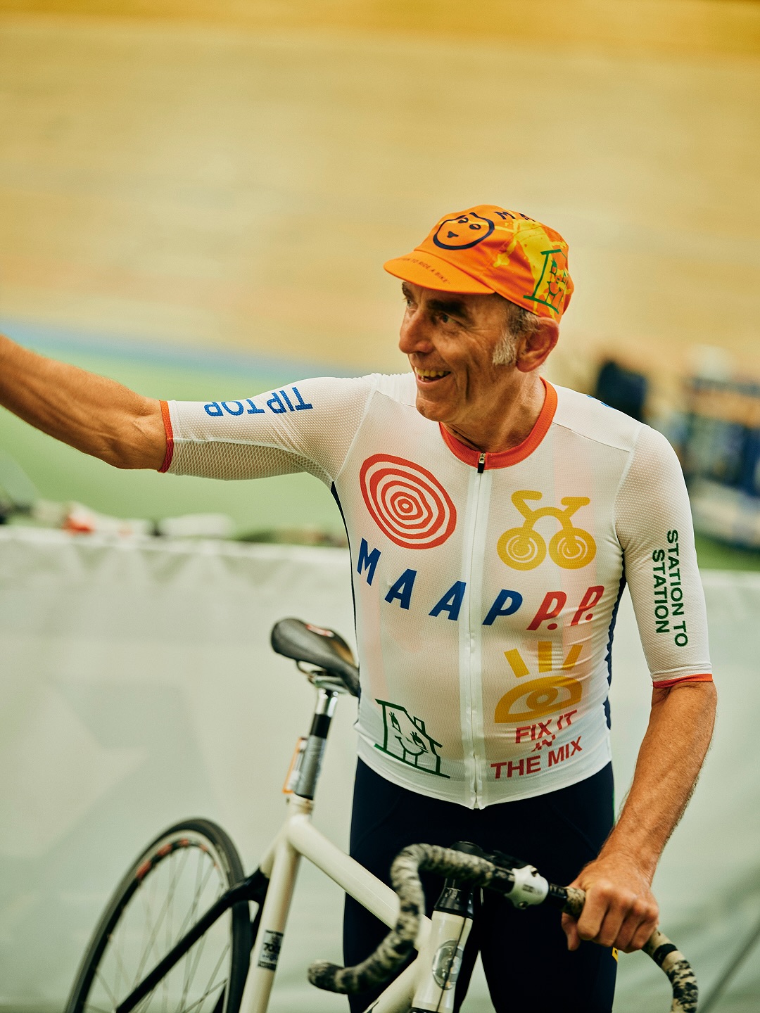 maap se une a public possession en una coleccion que busca redefinir la estetica del ciclismo 25gramos 10